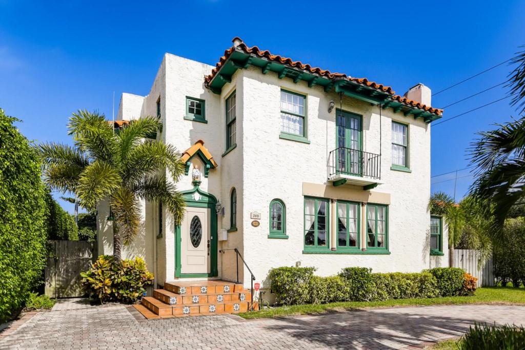 Casa del Mundo 2bd 3.5ba with Private Pool