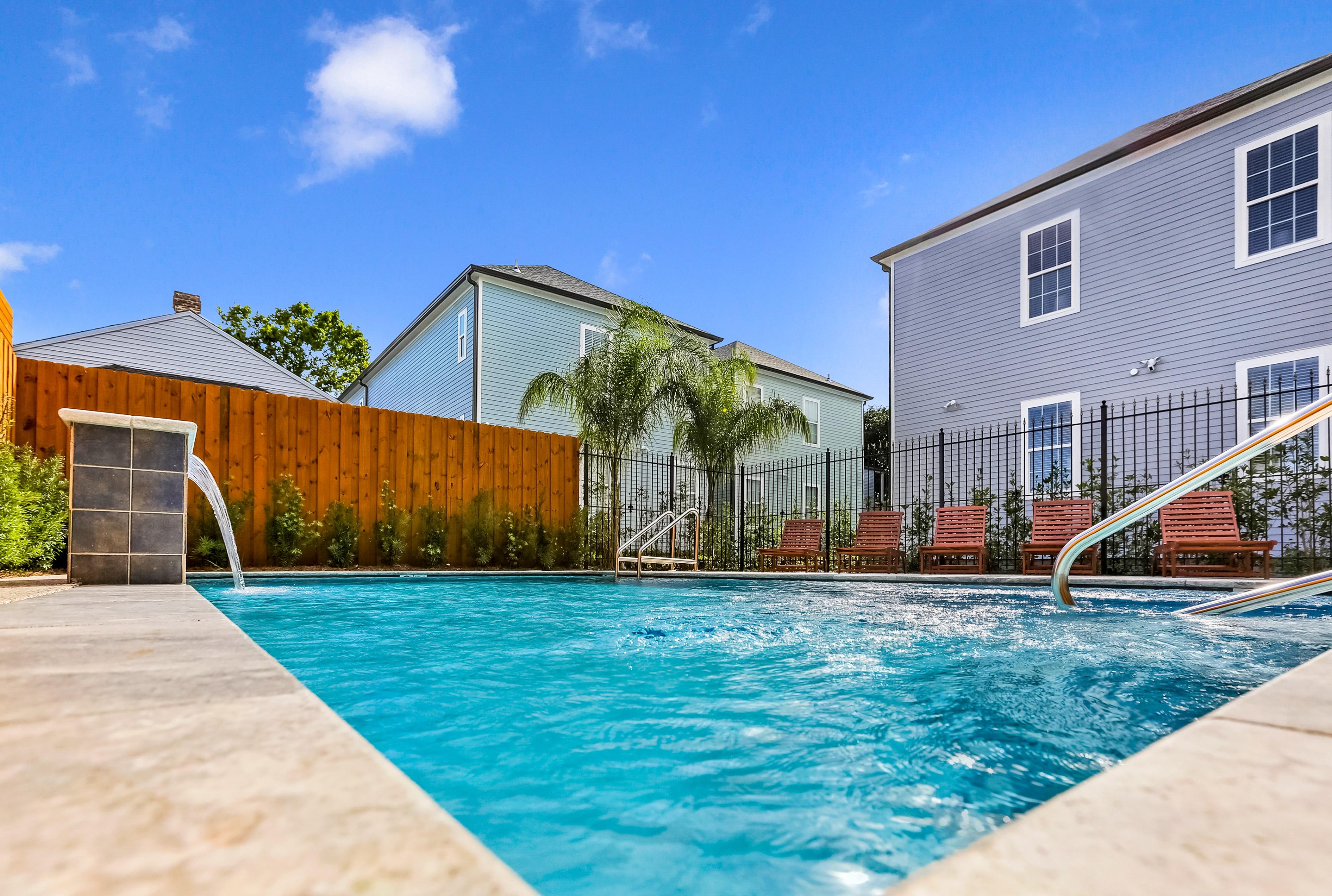 Spacious Condo w Pool & High-end amenities | Near French Quarter 4