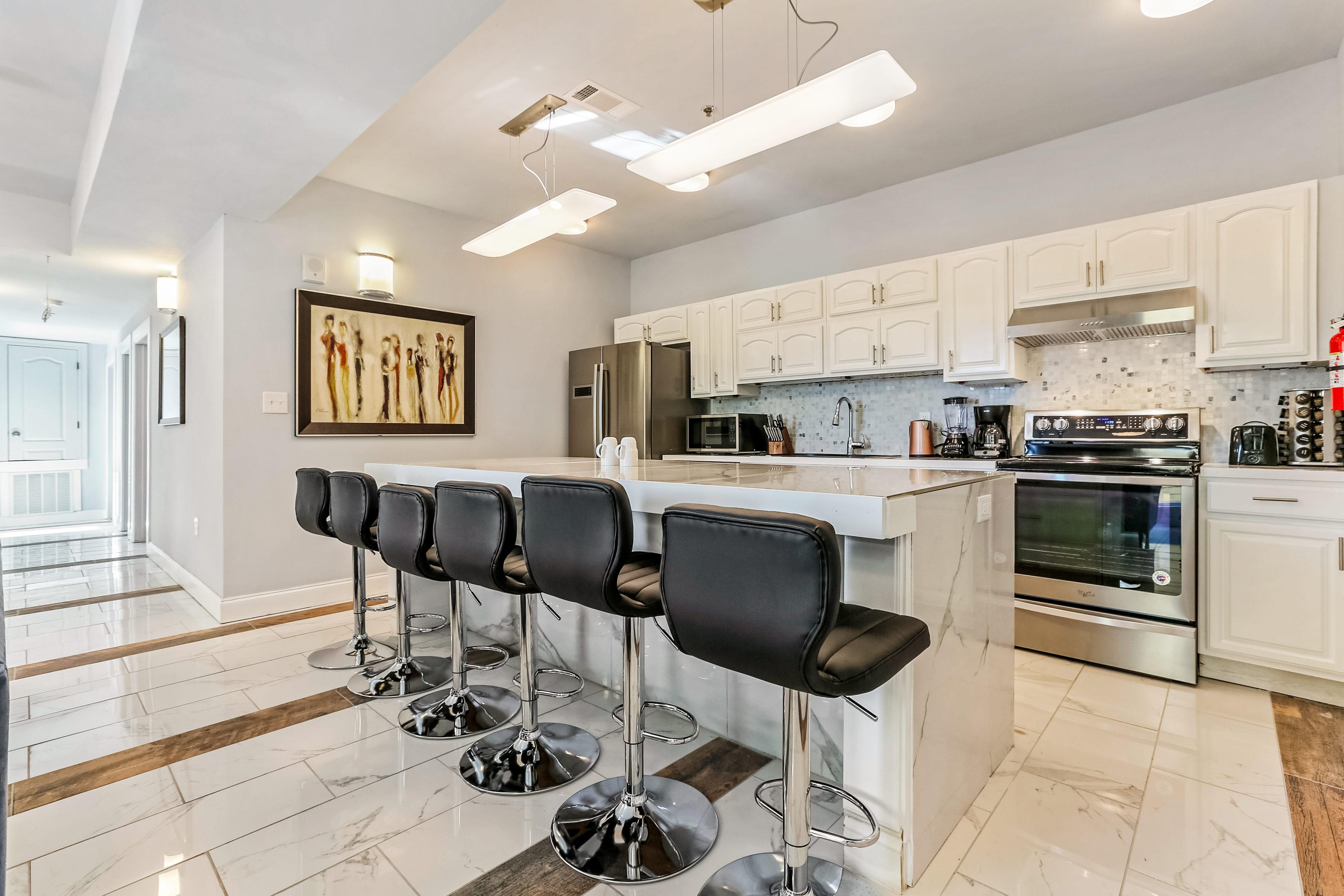 Breathtaking Condo with Excellent Amenities 5