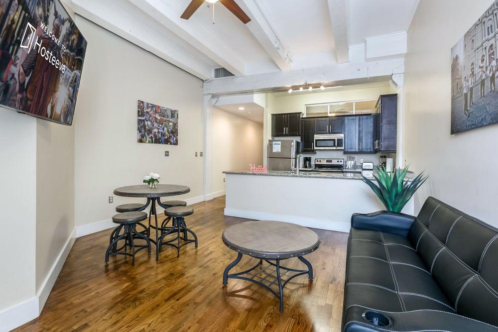 Gorgeous 1BD condo steps from French Quarter 2