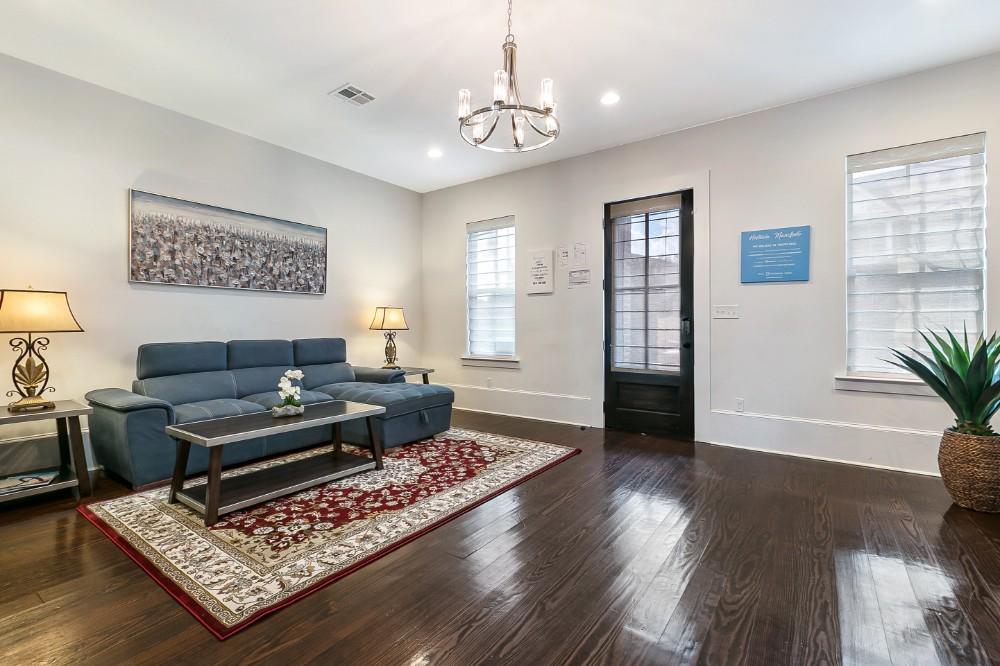 Spacious Loft-Style 3BR Townhouse 3