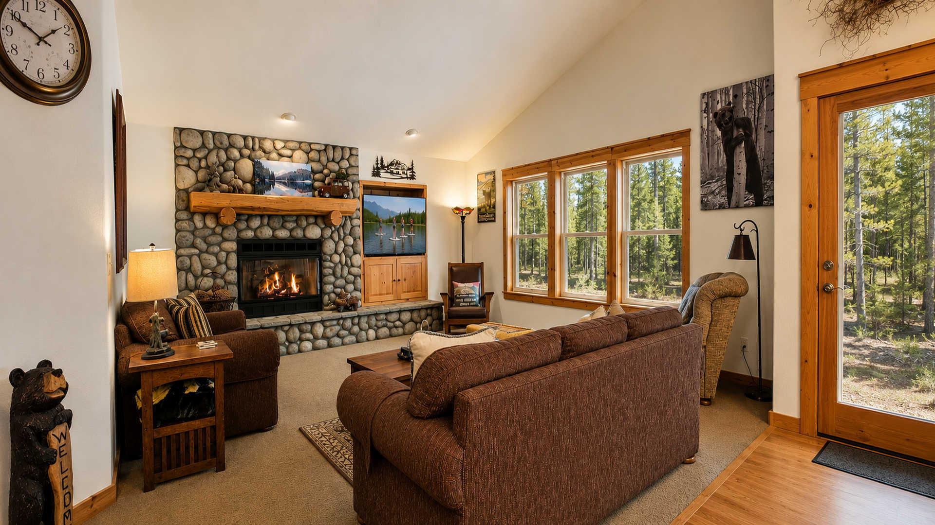 Charming Hot Tub And Gas Fireplace - Cozy Sunriver Retreat - Sunriver, OR