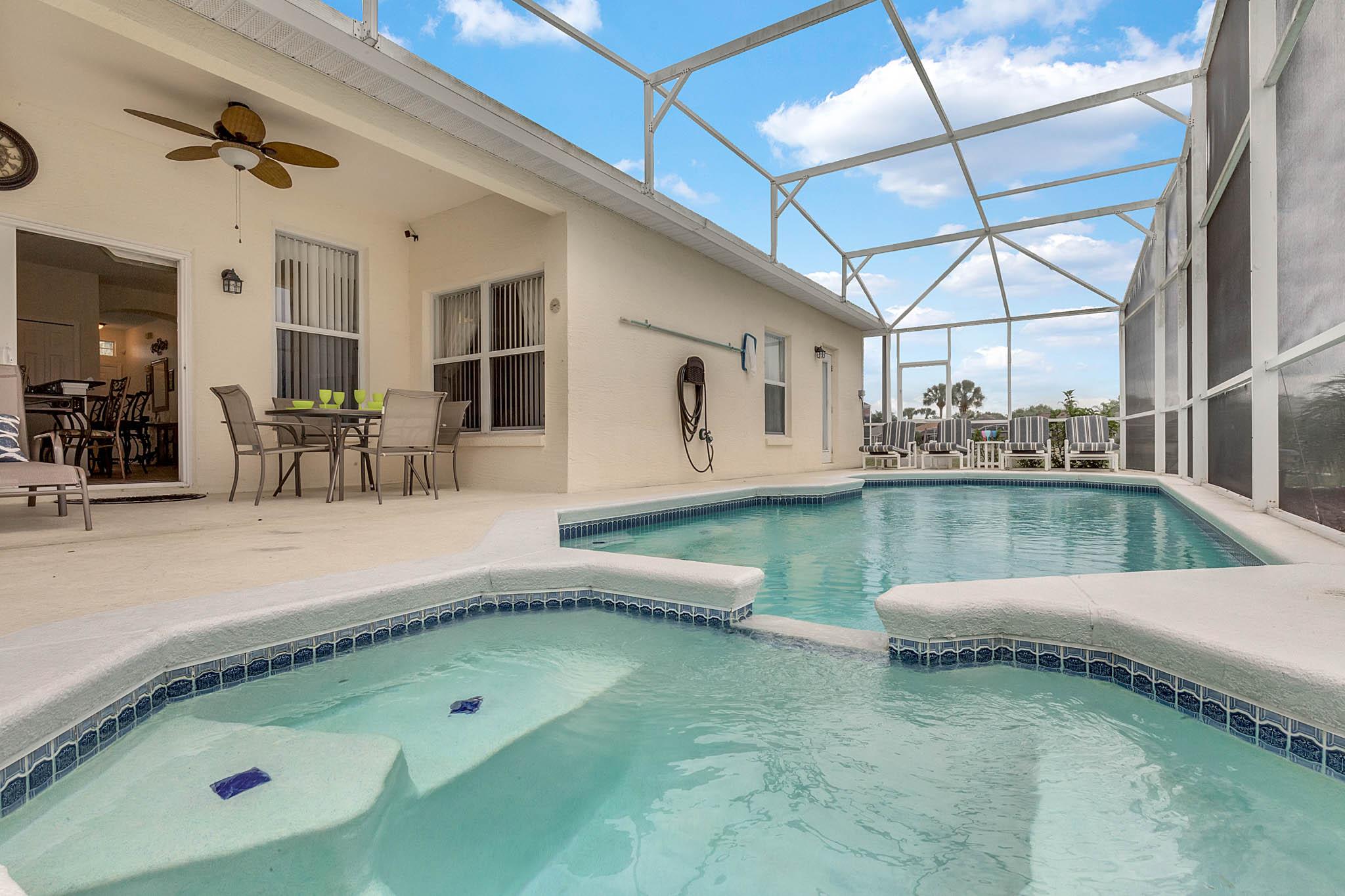4 bedrooms pool and spa home on golf course Fairways Estates 3