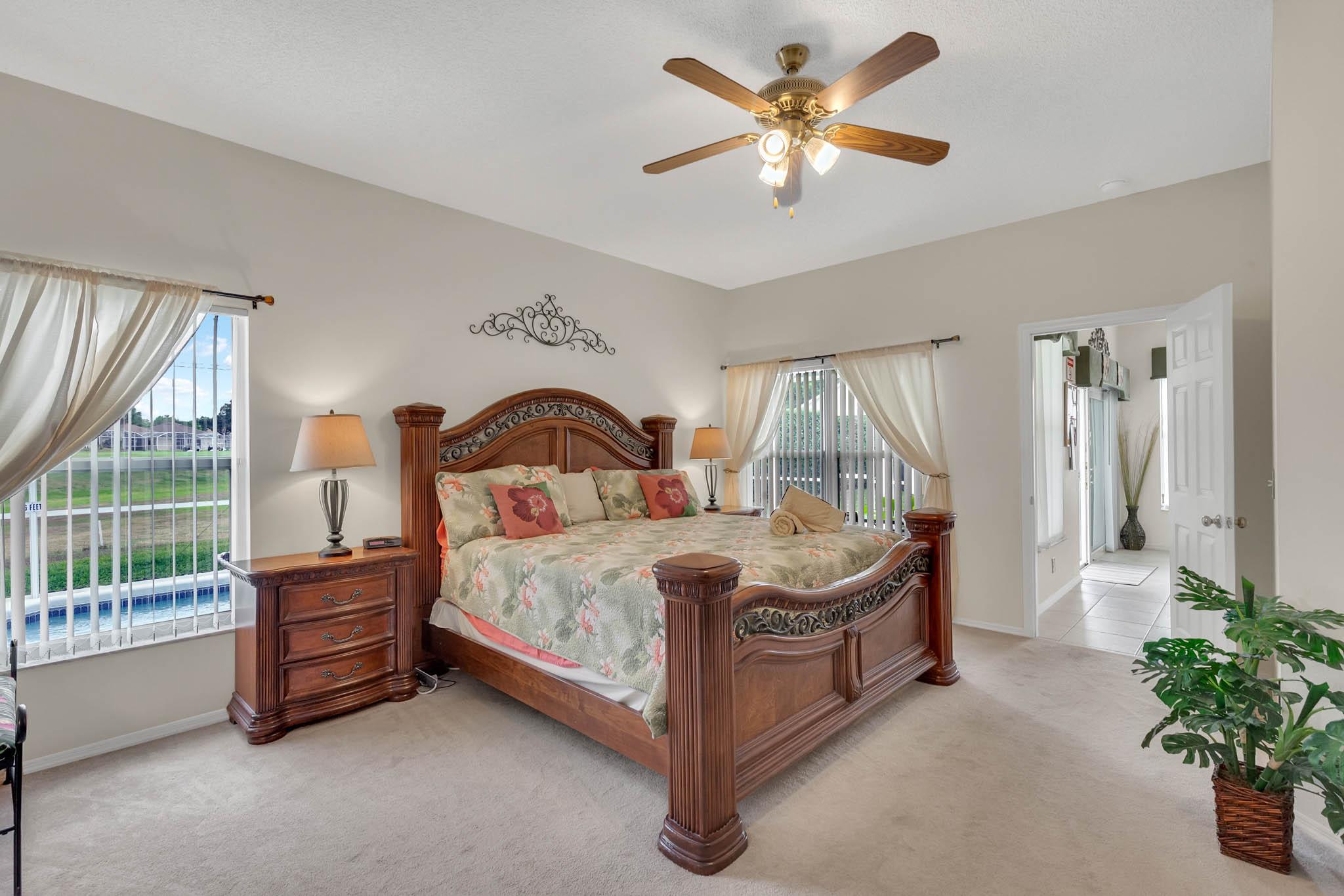 4 bedrooms pool and spa home on golf course Fairways Estates 5