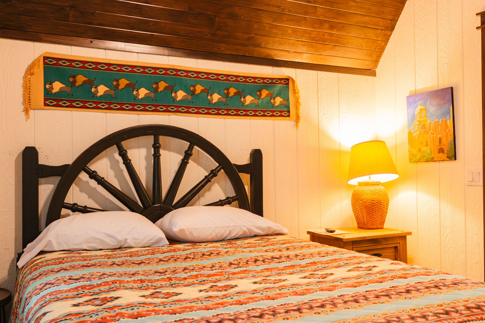 Cozy Comfort And Gorgeous Lake Views - Charming Cabin Retreat - Lake Texoma