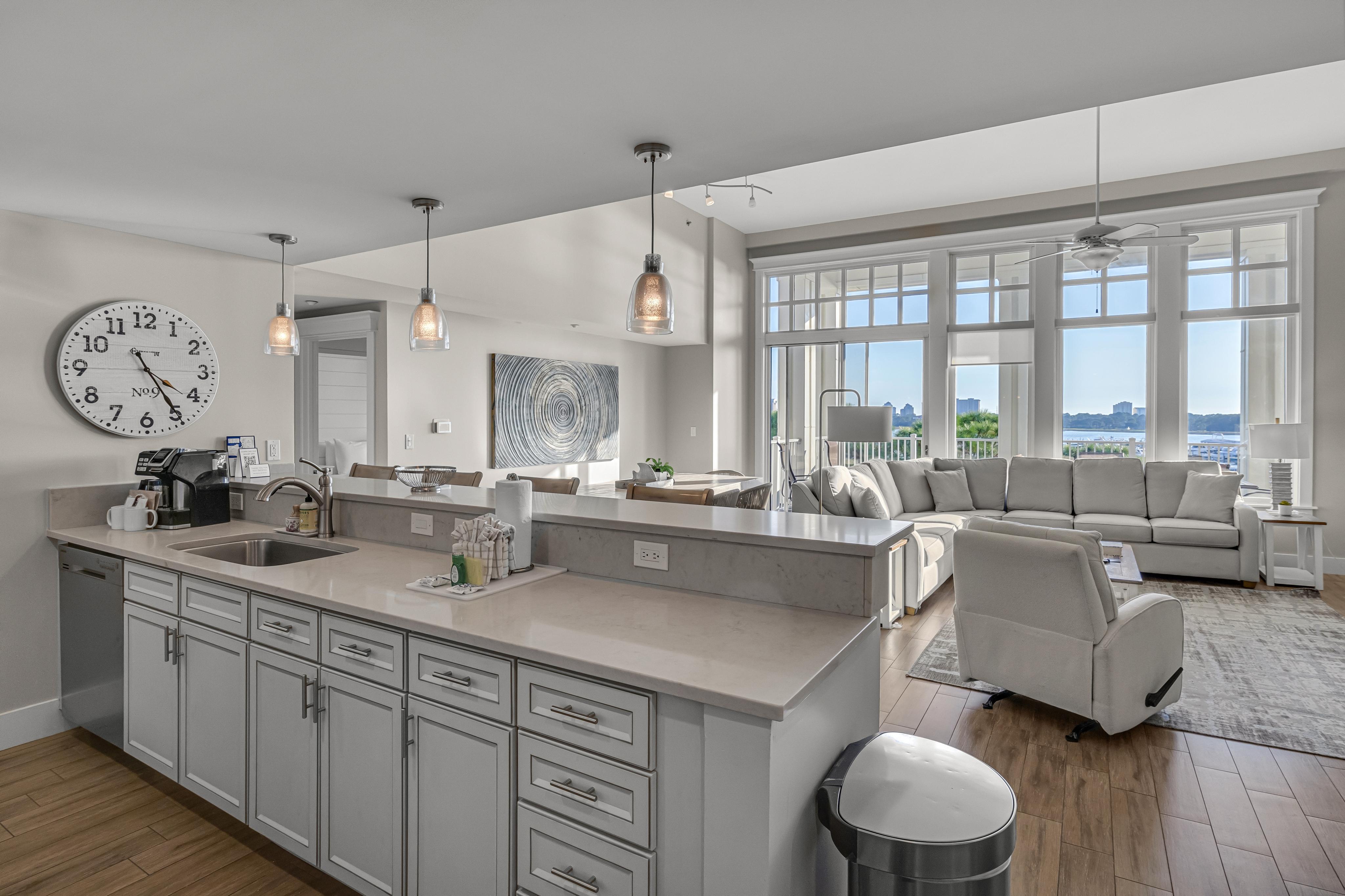 Expansive Balcony And Golf Cart Access - Stunning Coastal Oasis - Miramar Beach