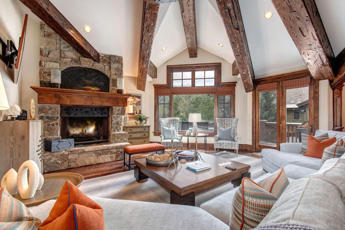 Abode at the Inn, ski-in/ski-out, hot tub, steps to Sterling lift