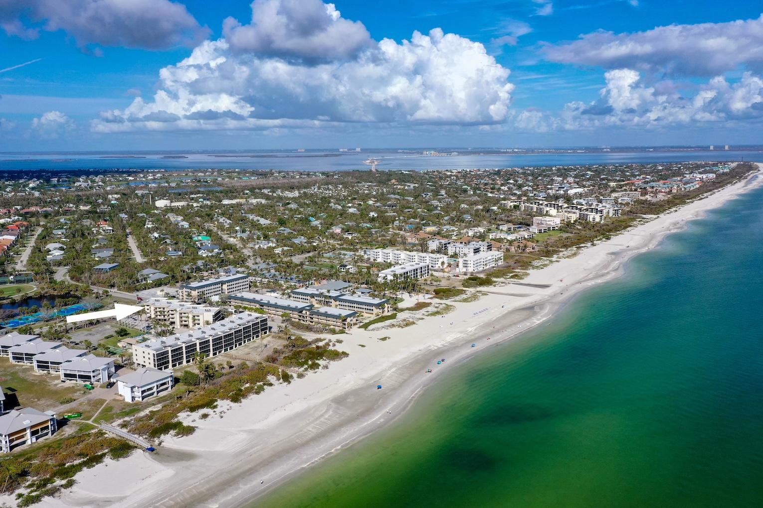 Sparkling Pool And Tennis Courts - Charming Tranquil Getaway - Sanibel, FL