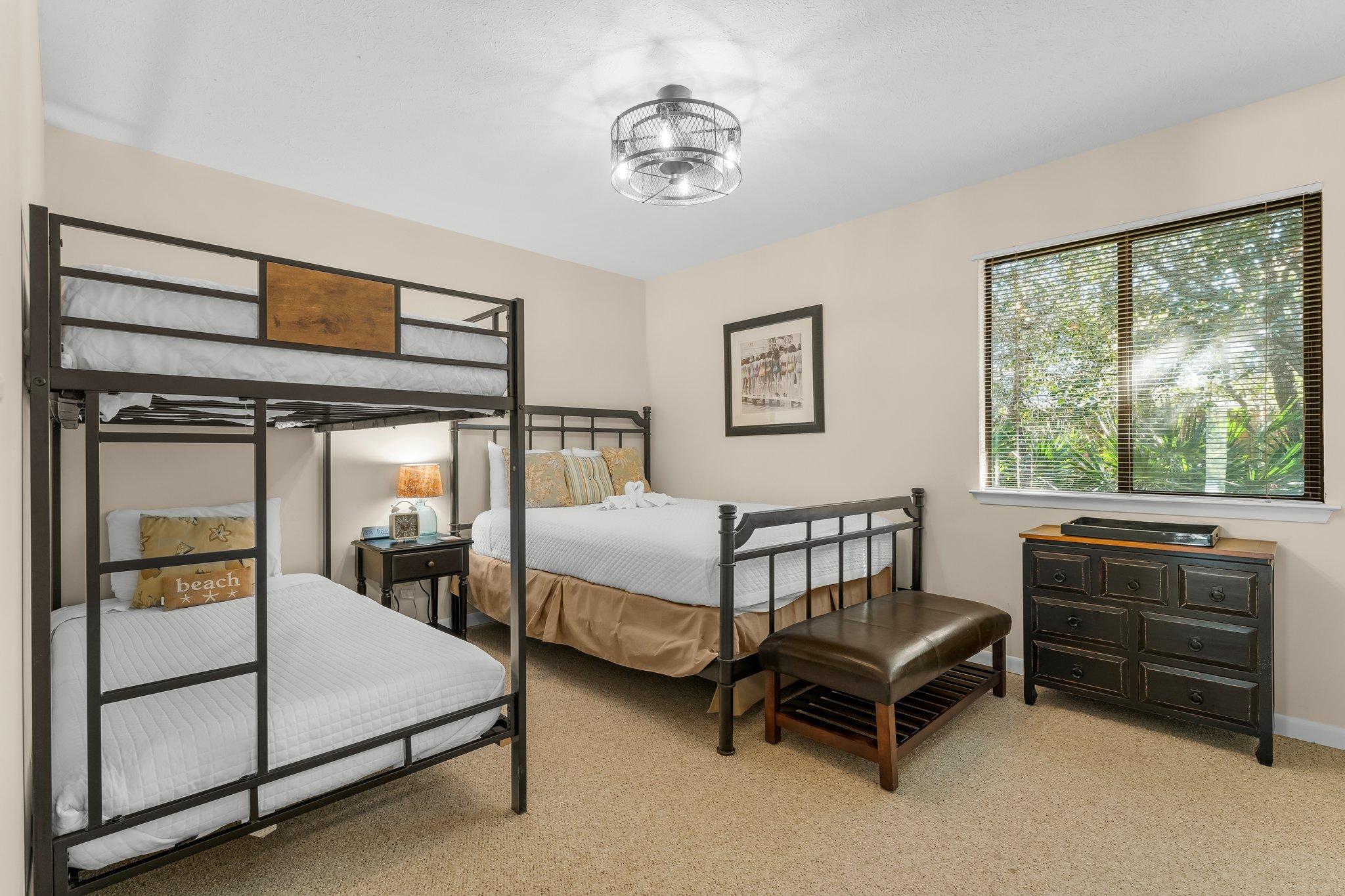 2nd Bedroom with Standard bed and Bunkbed