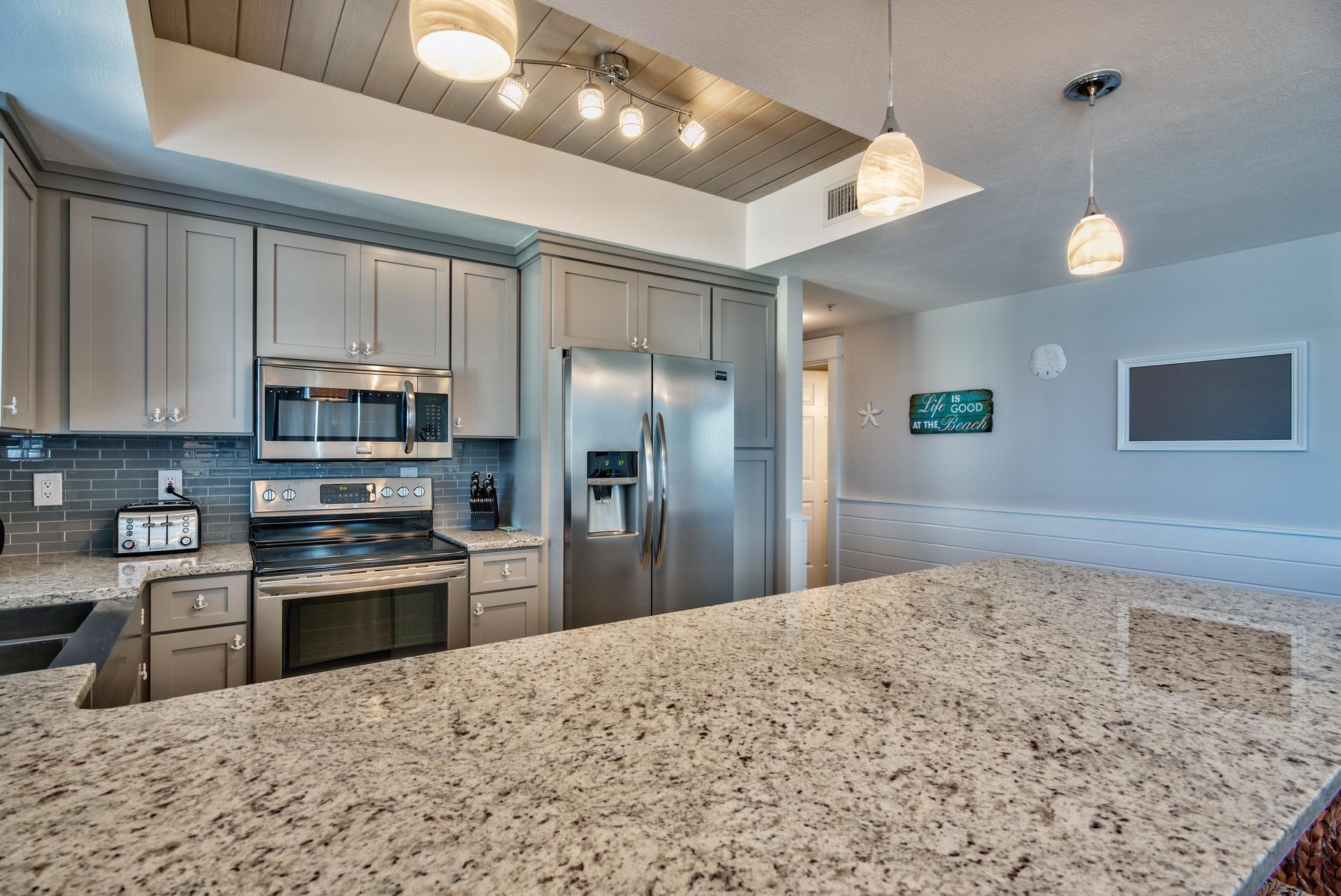 Majestic Sun 1112B - Kitchen With Granite Counter Tops
