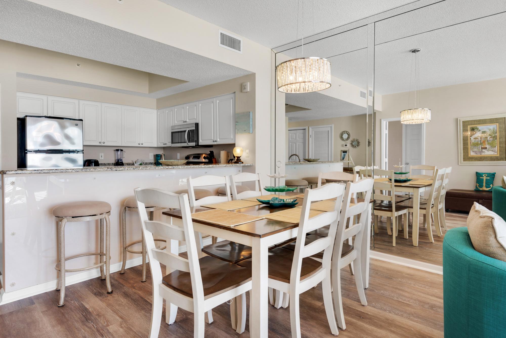 Majestic Sun 413B - Dining Area and Breakfast Bar