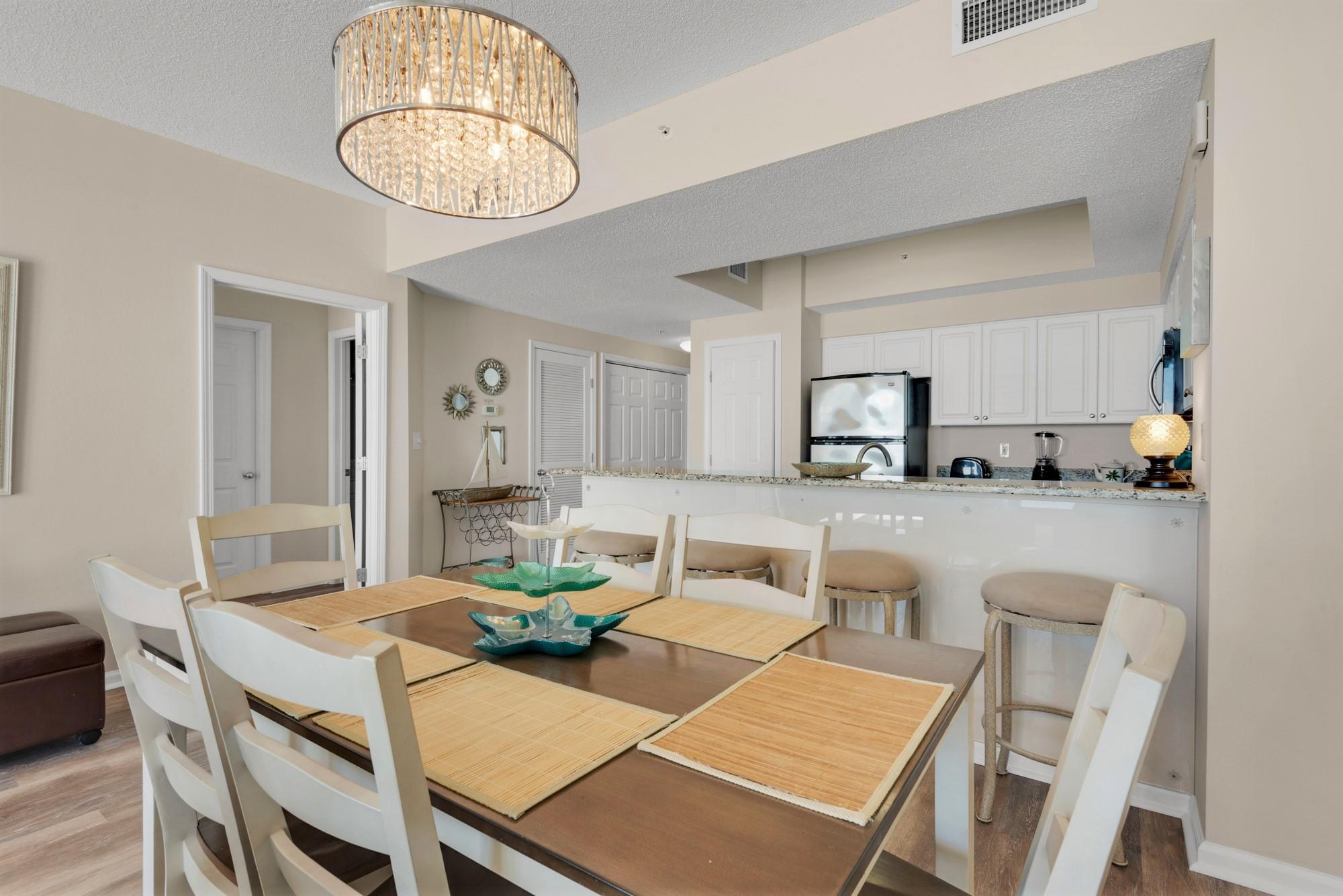 Majestic Sun 413B - Dining Area and Breakfast Bar