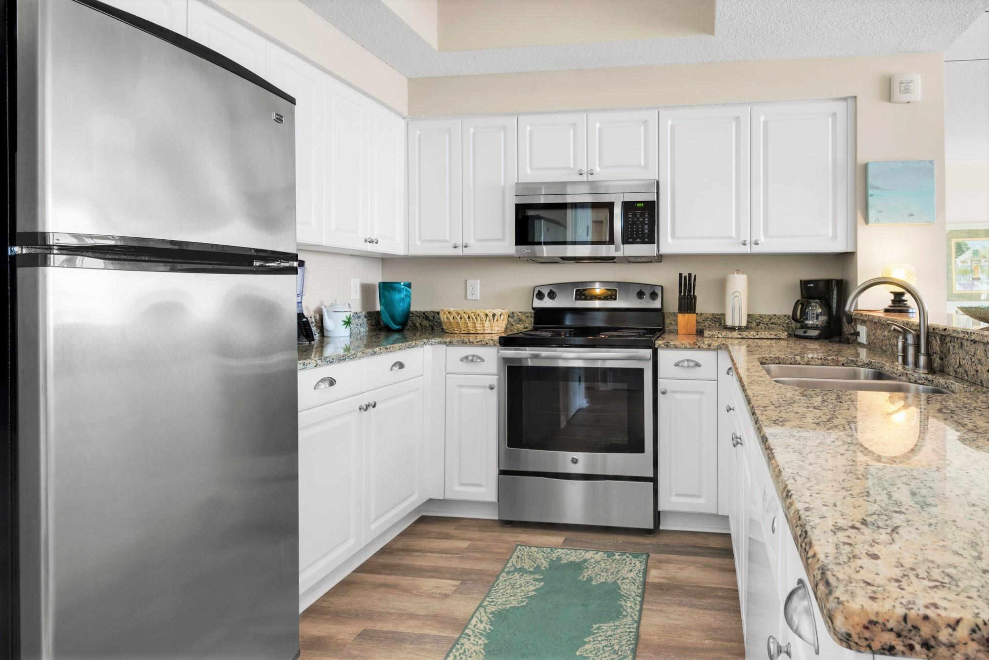 Majestic Sun 413B - Kitchen feat. Stainless Steel Appliances