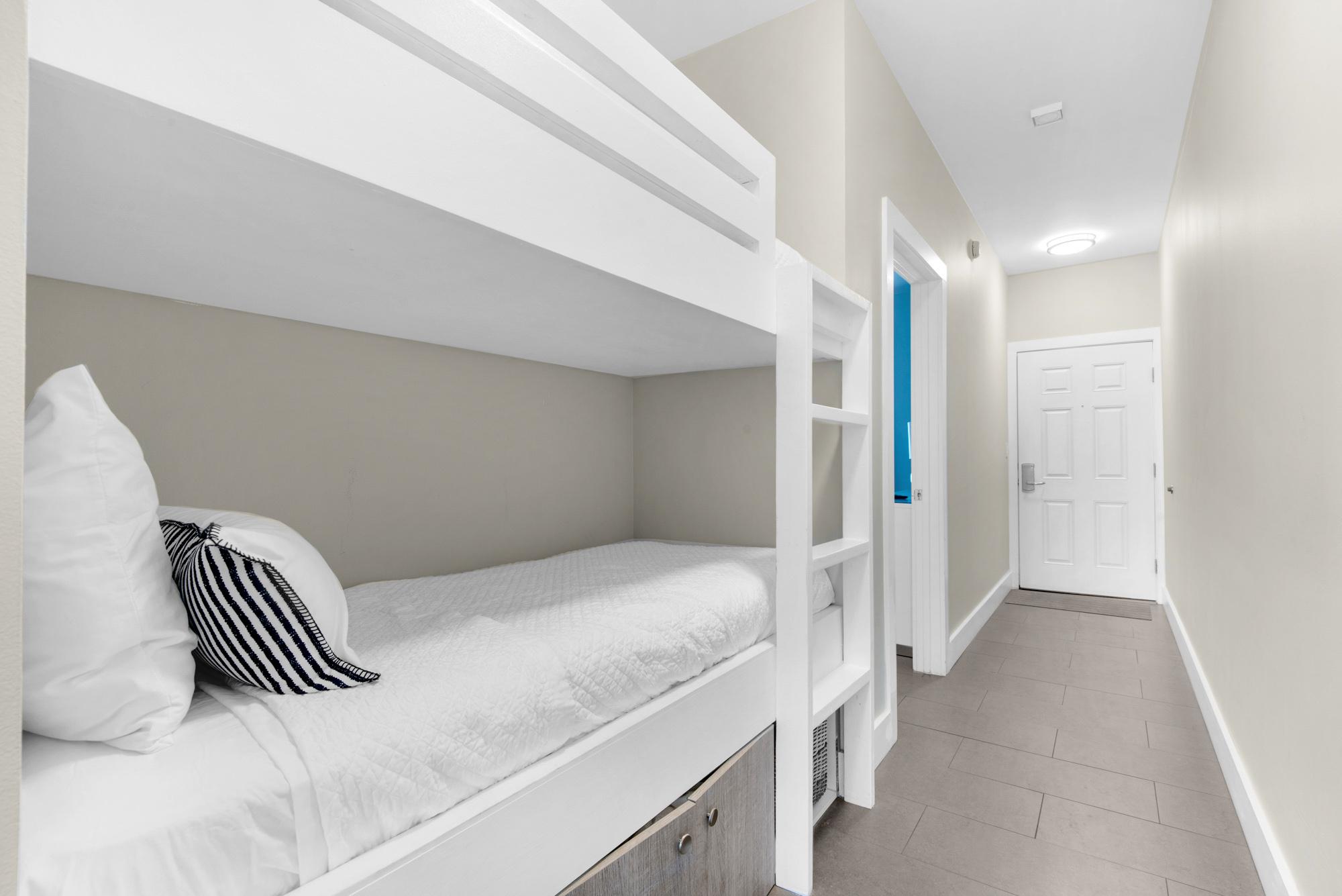 Majestic Sun 409B - New Pic Coming: Twin Over Twin Bunk Nook