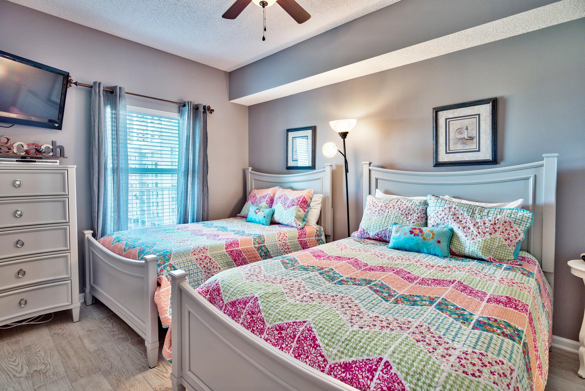 Majestic Sun 810A - Guest Room w/ 2 Full Beds and HDTV