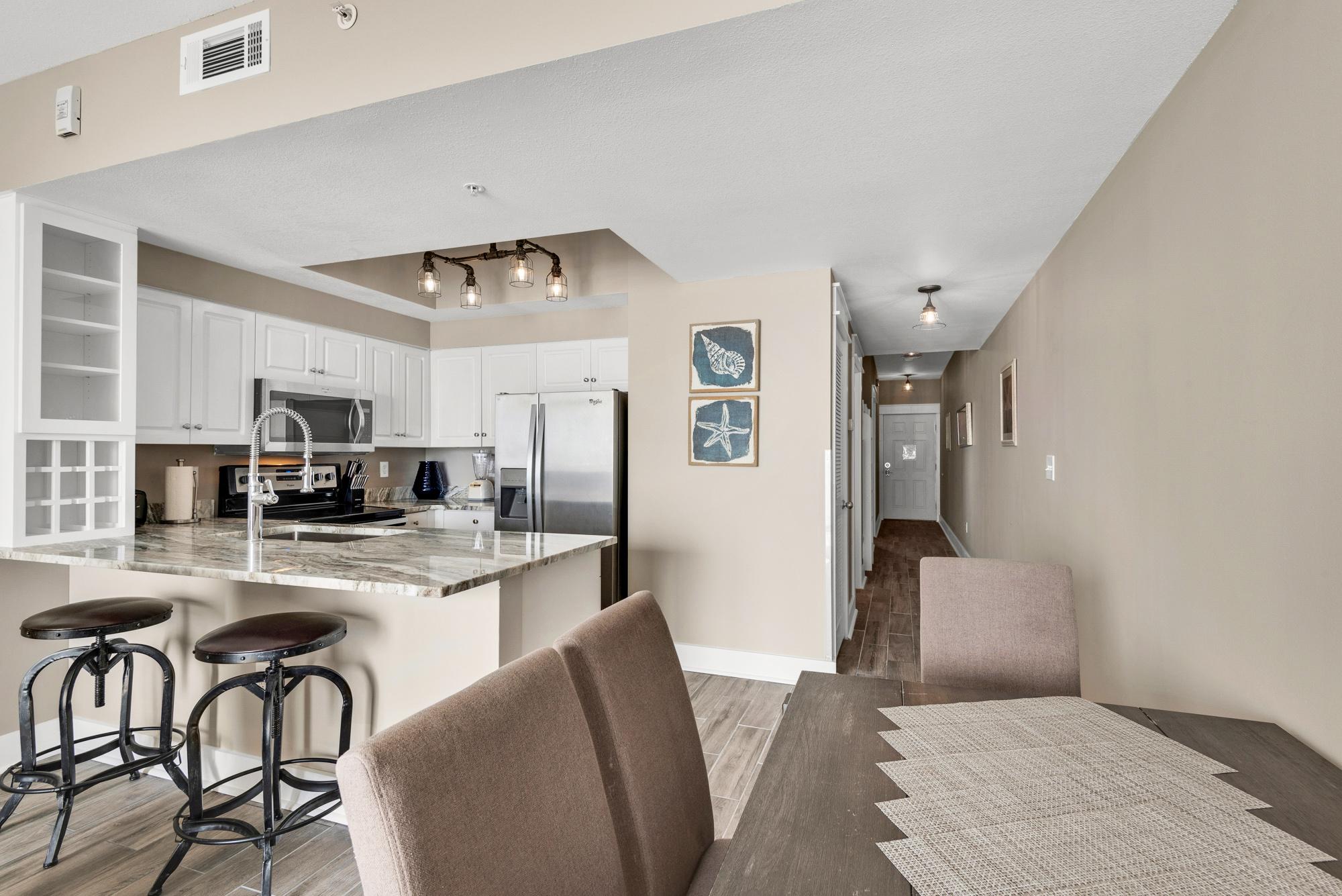 Majestic Sun 509B - Updated Dining Area, Breakfast Bar, Kitchen
