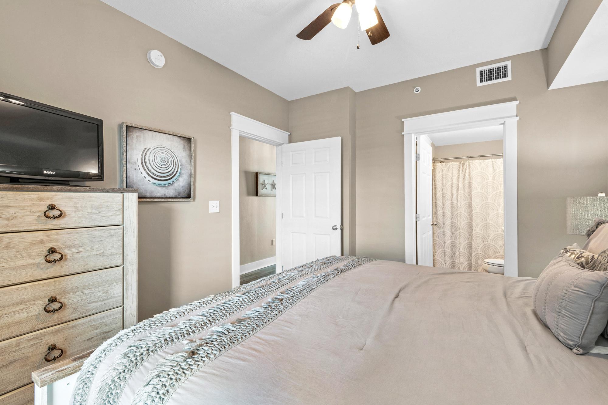 Majestic Sun 509B - Master King Suite w/ HDTV and Private Bath