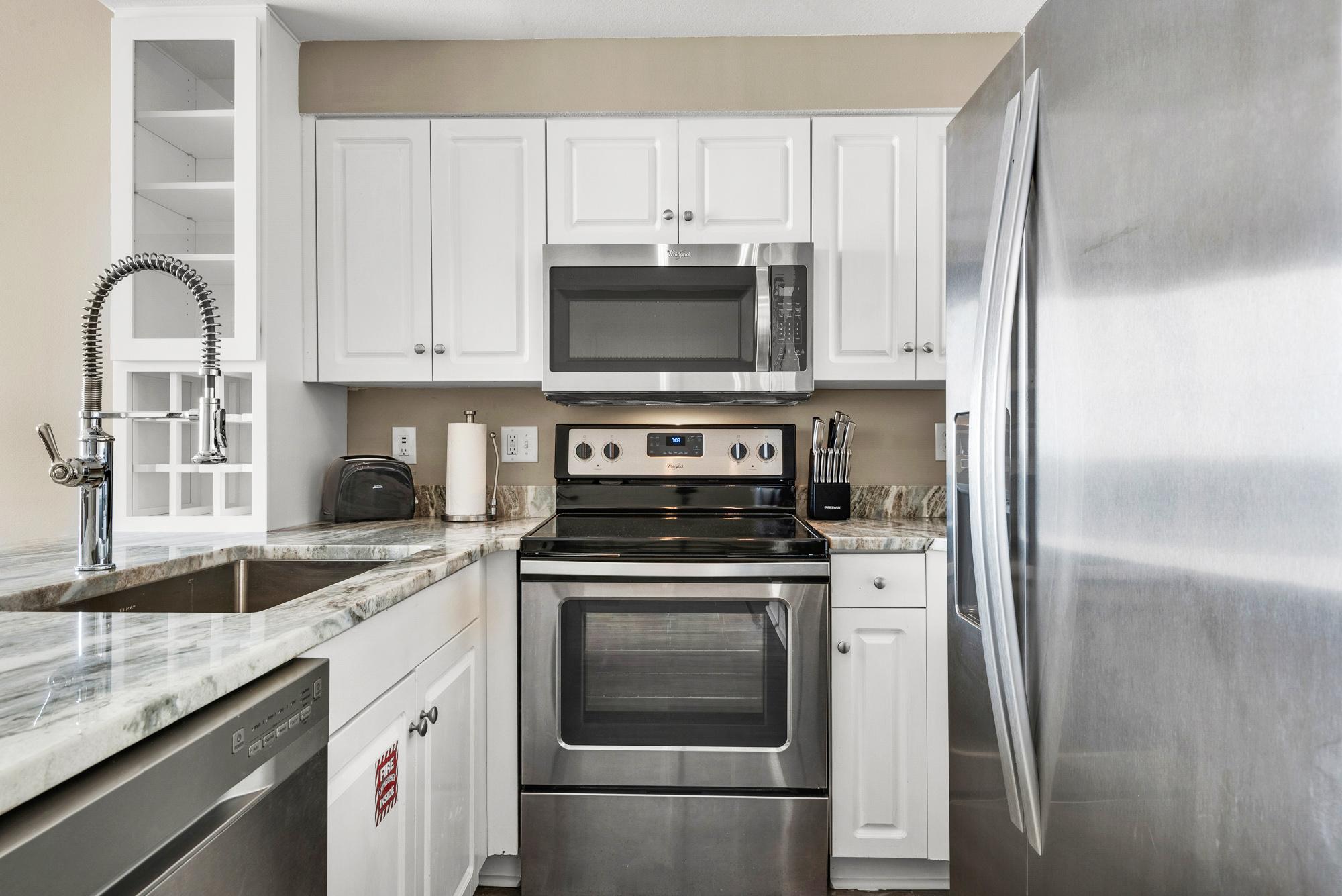 Majestic Sun 509B - Updated Kitchen, Stainless Steel Appliances