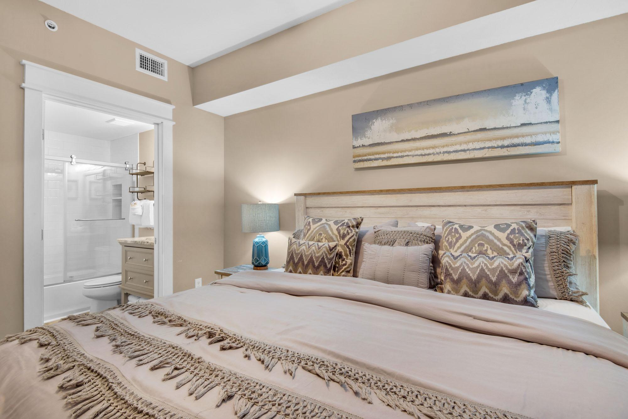 Majestic Sun 509B - Master King Suite w/ HDTV and Private Bath