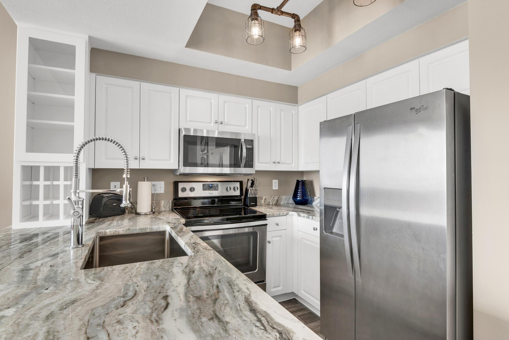 Majestic Sun 509B - Updated Kitchen, Stainless Steel Appliances
