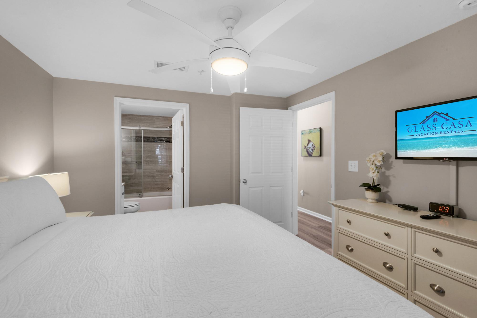 Majestic Sun 1008B - Master King Suite w/ HDTV, Private Bath