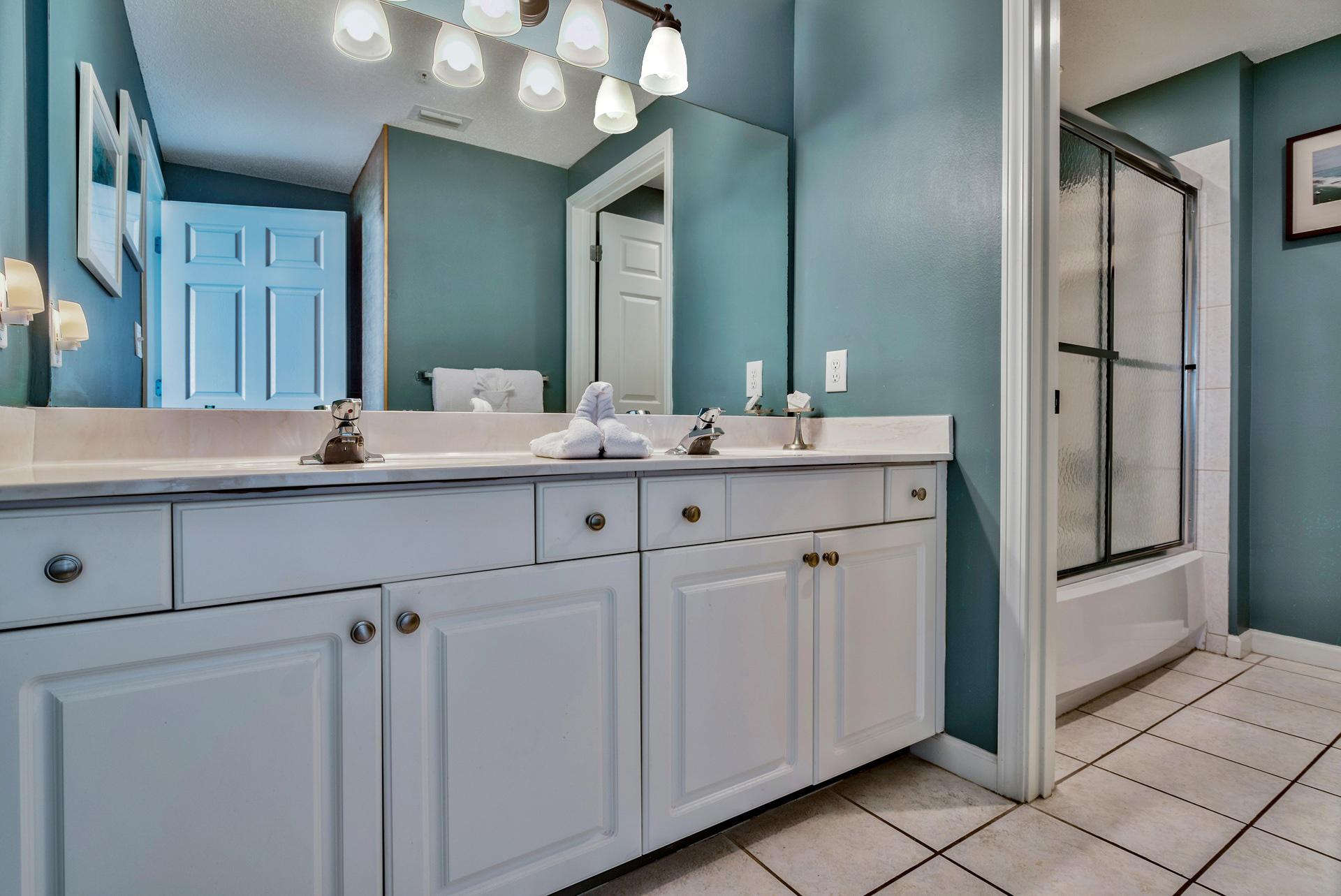 Majestic Sun 911A - Master Suit Bath with Double Vanity
