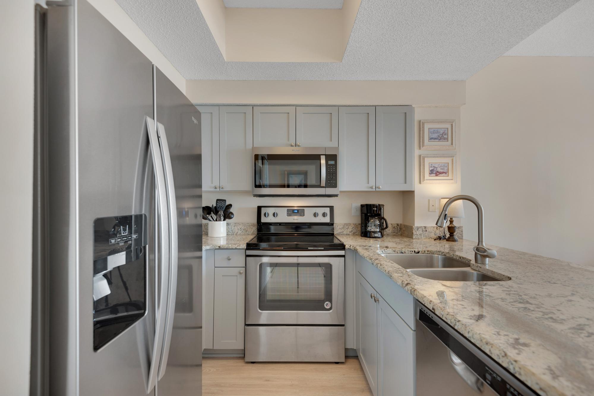 Majestic Sun 208A - Kitchen feat. Stainless Steel Appliances