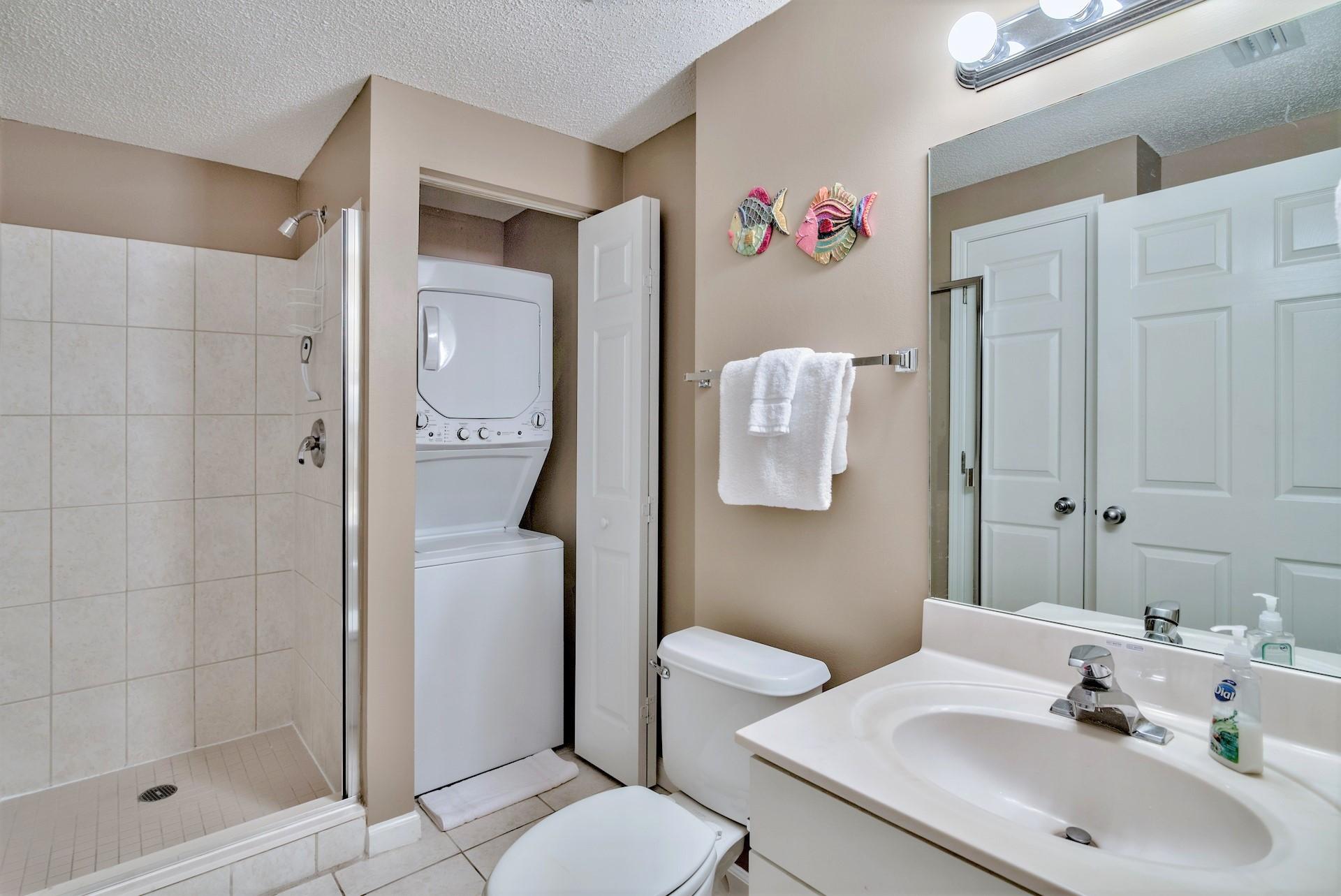 Majestic Sun 208A - Full Bath w/ Washer and Dryer in Unit