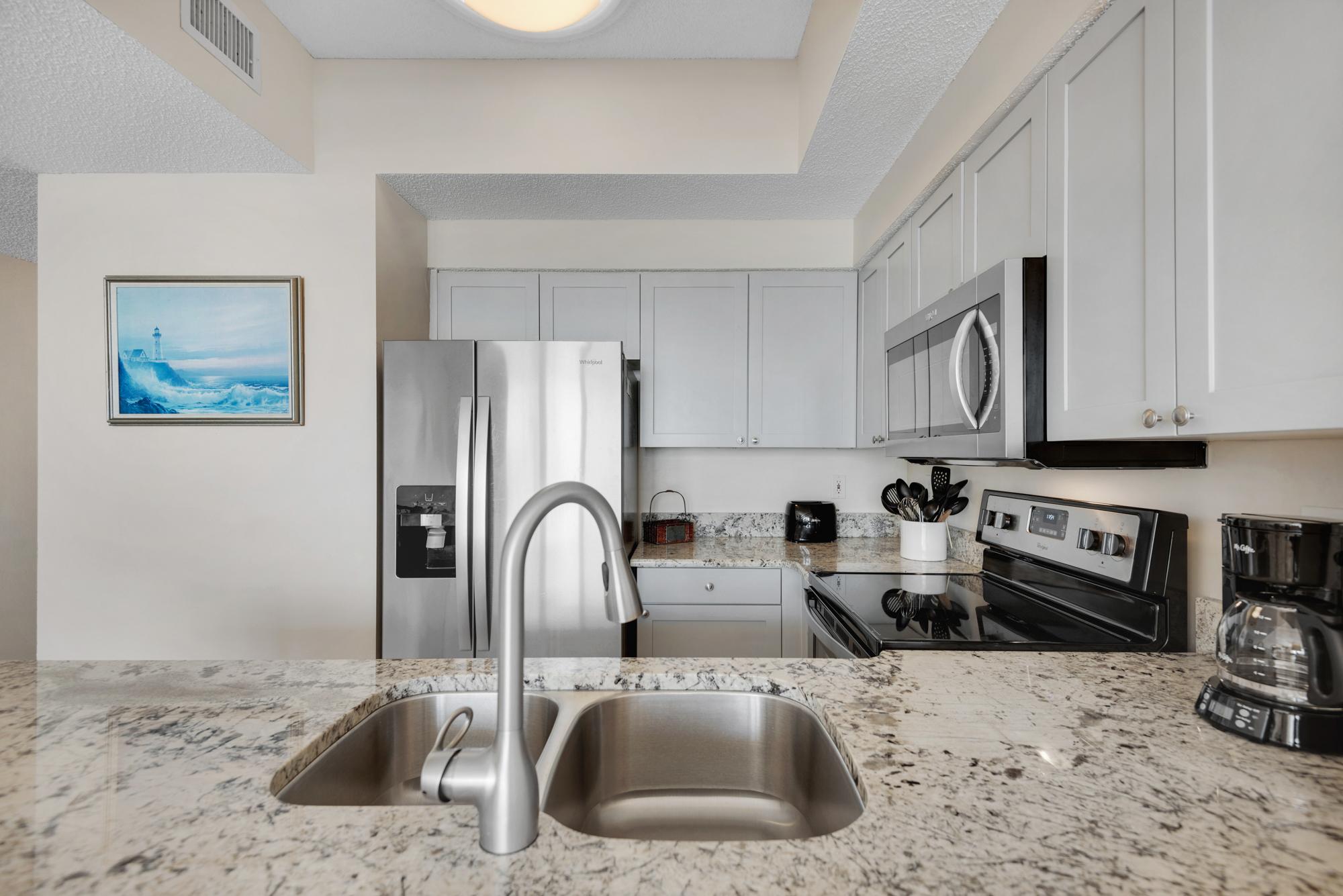 Majestic Sun 208A - Kitchen feat. Stainless Steel Appliances