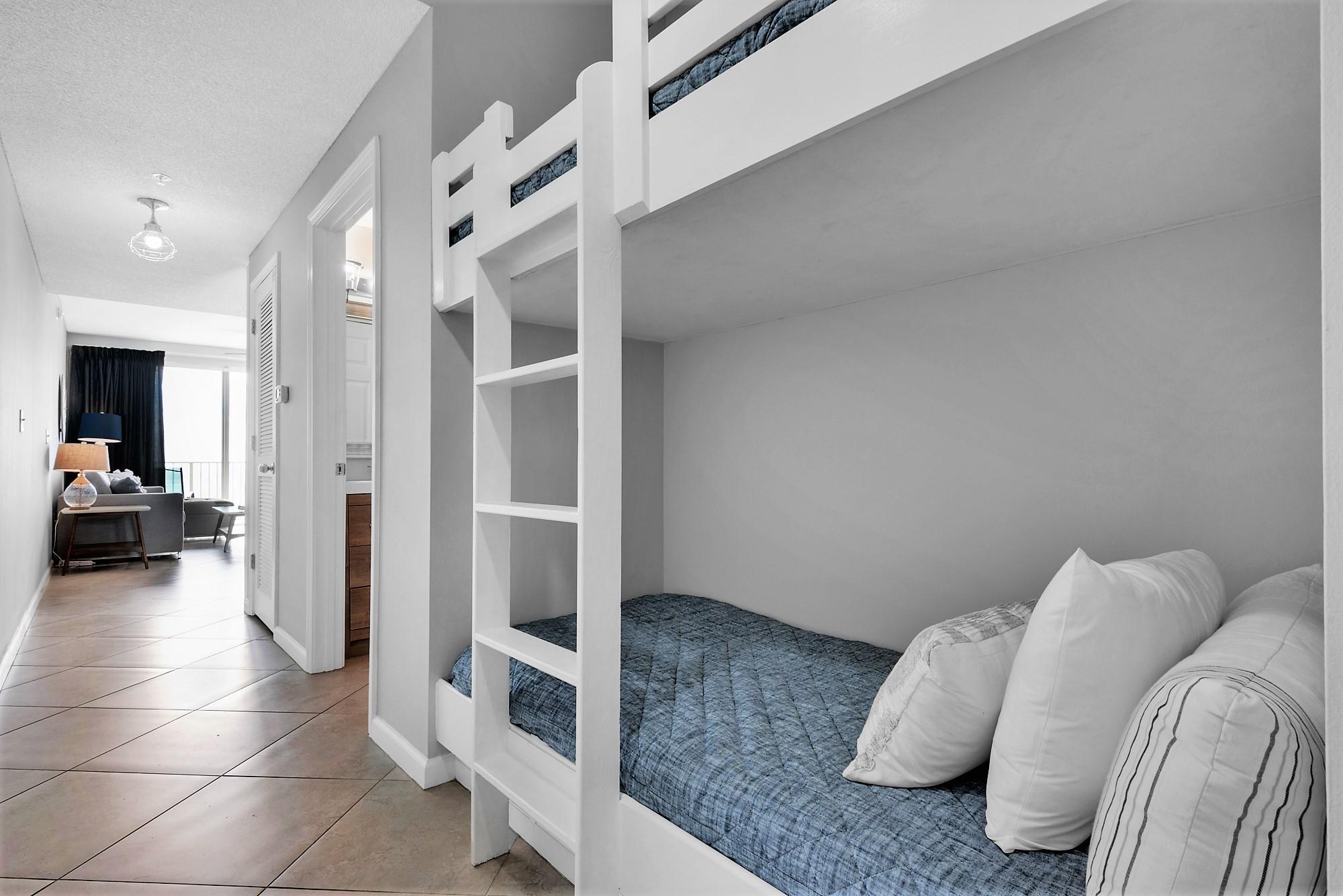 Majestic Sun 709B - Twin Over Twin Bunk Nook Area