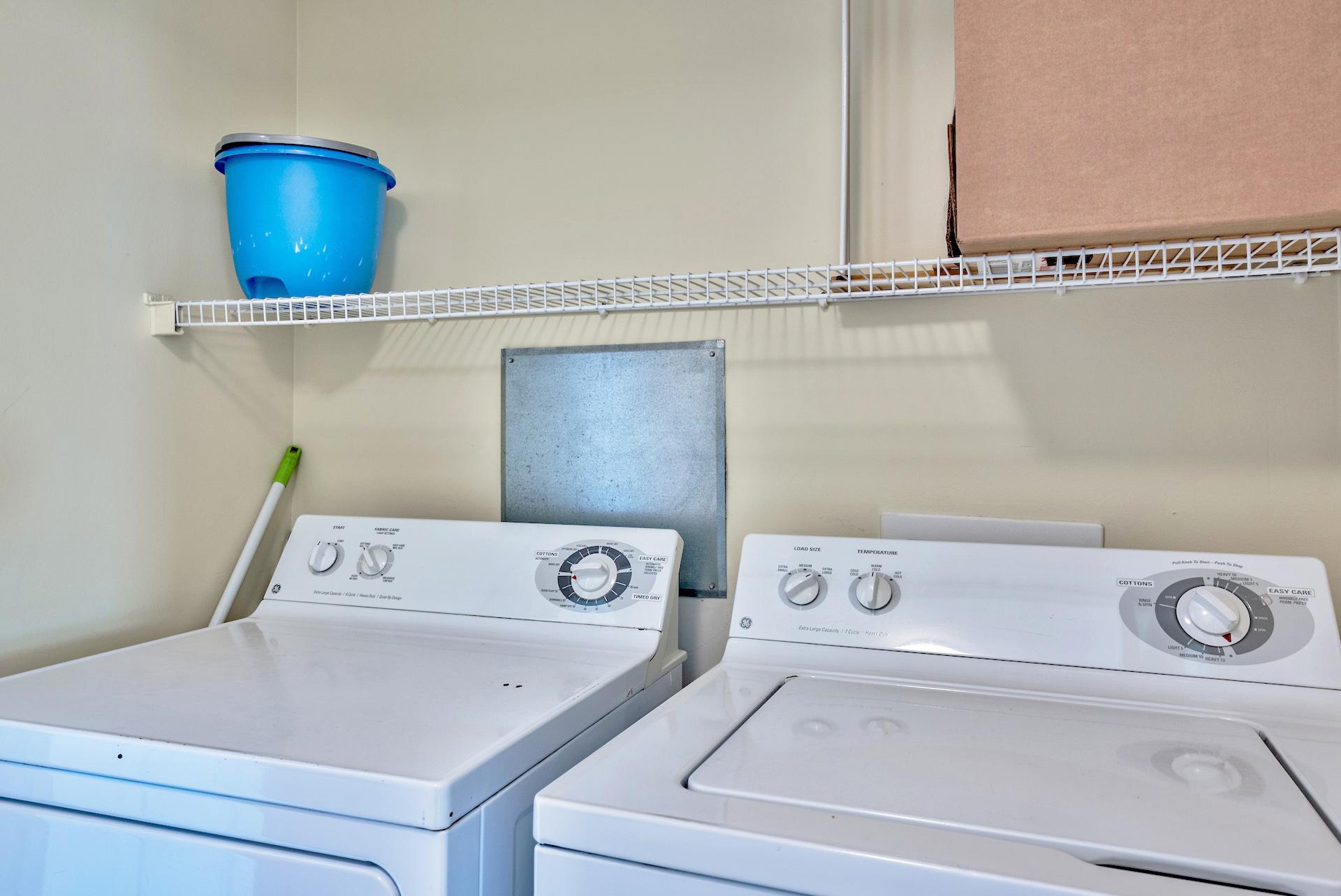 Majestic Sun 704B - Washer and Dryer in Unit