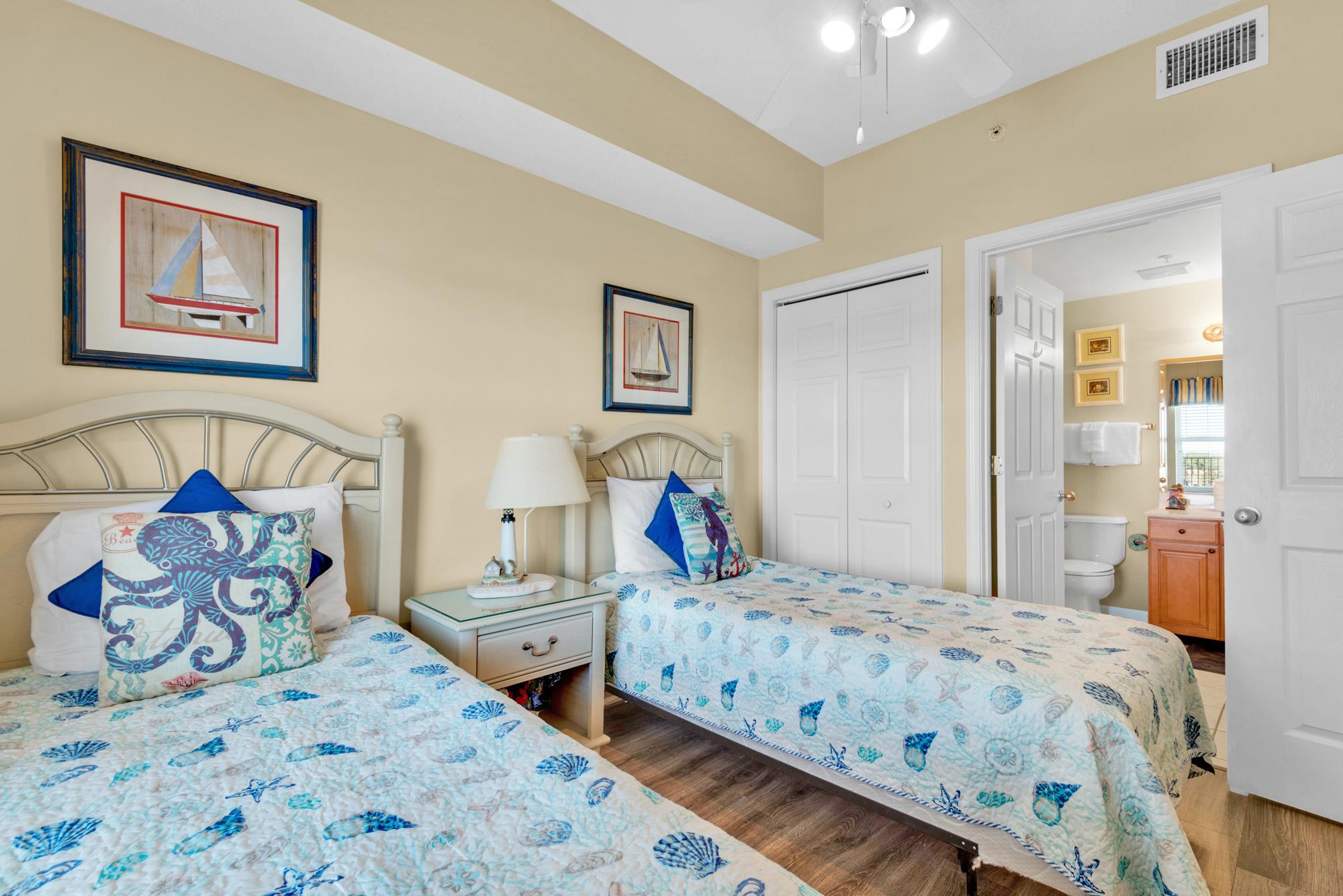 Majestic Sun 704B - Guest Room w/ 2 Twins, HDTV, Attached Bath