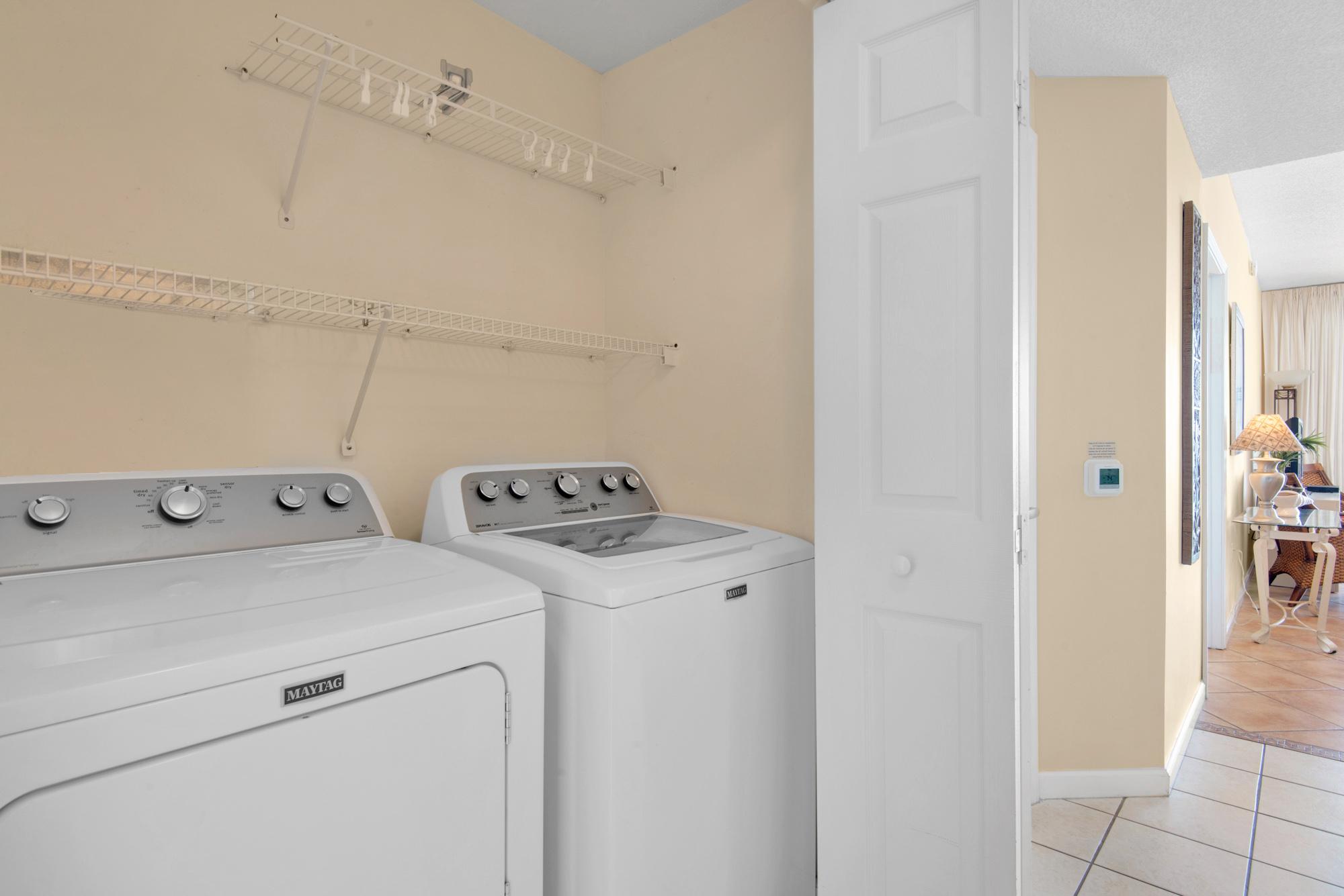 Majestic Sun 704A - Washer and Dryer in Unit