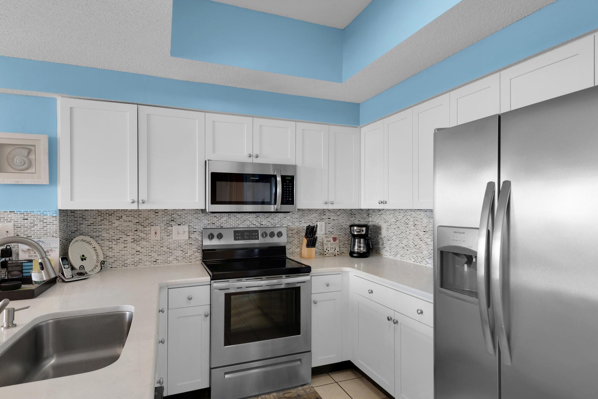 Majestic Sun 704A - Kitchen Feat. Stainless Steel Appliances