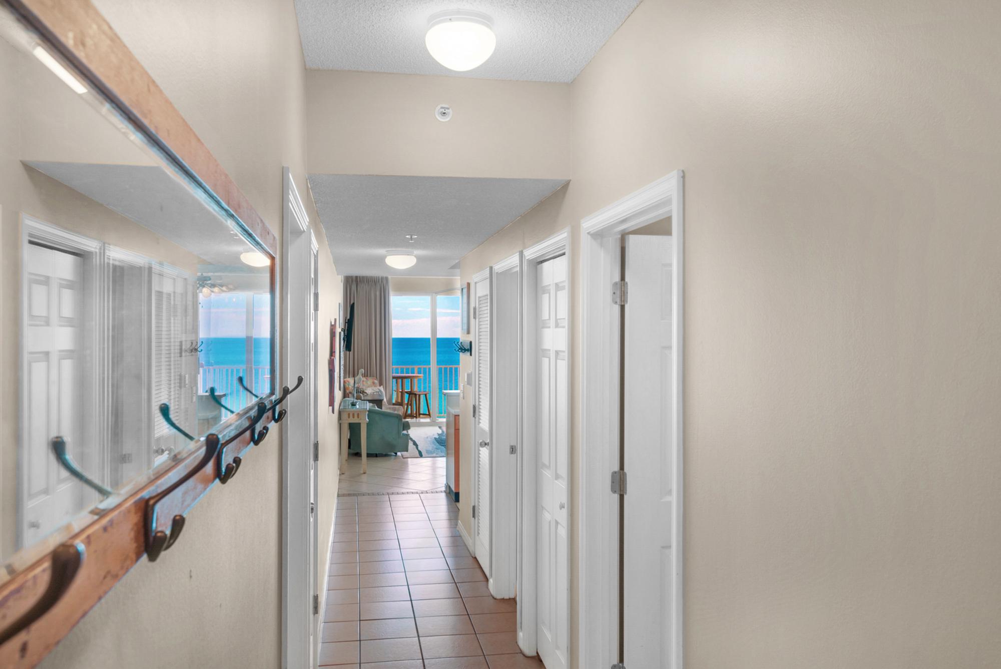Majestic Sun 705B - Entry/Hallway