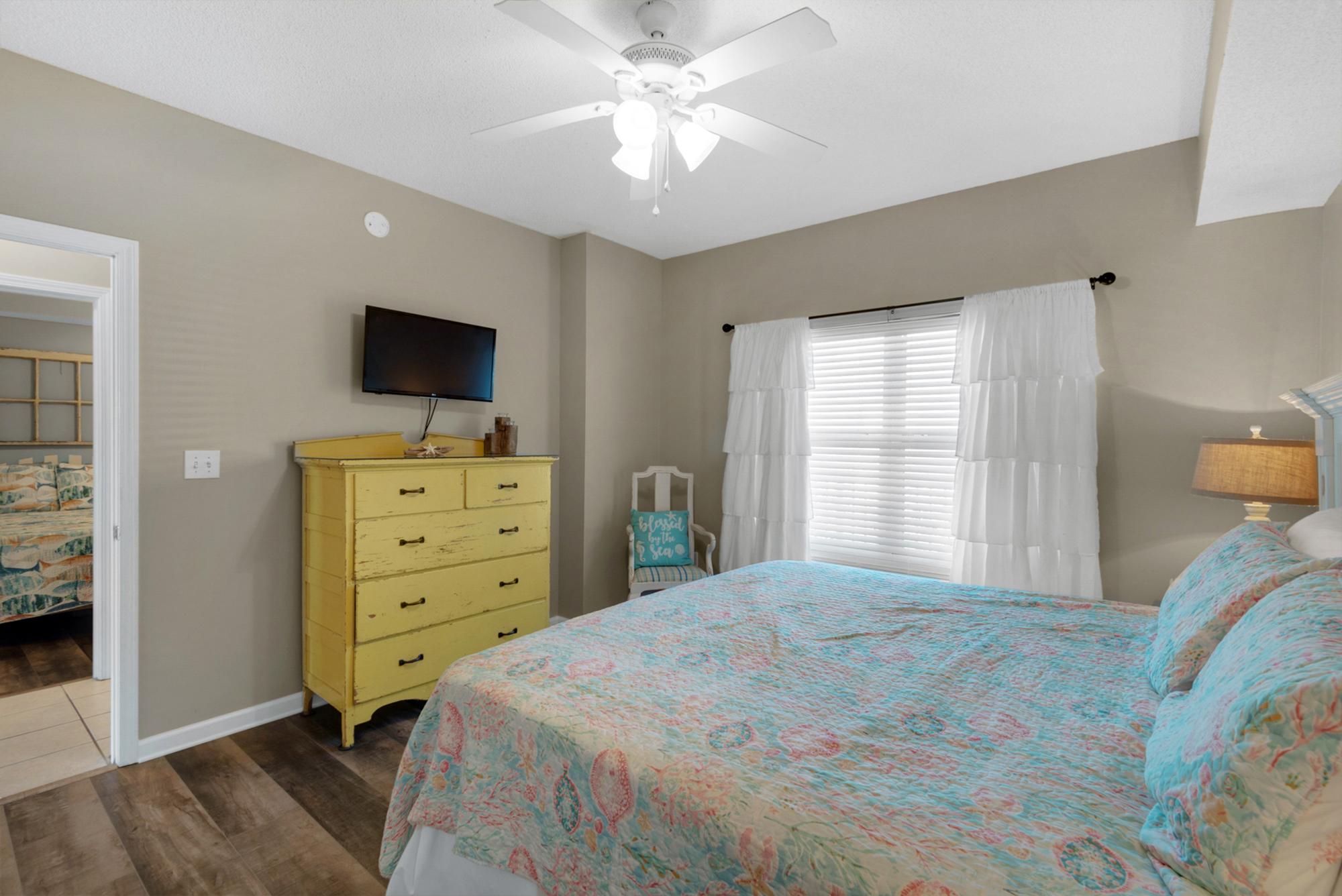 Majestic Sun 705B - Master King Suite, HDTV, Private Bathroom