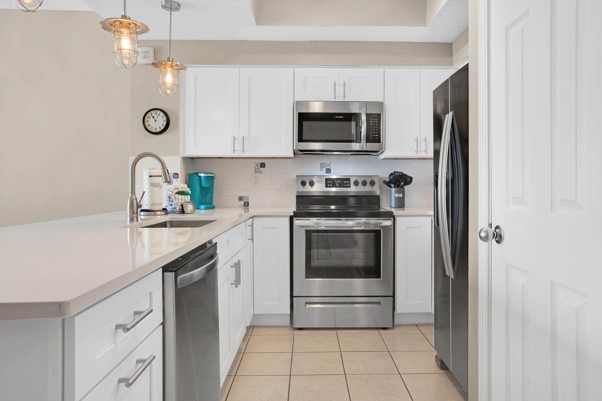 Majestic Sun 705B - Kitchen Feat. Stainless Steel Appliances