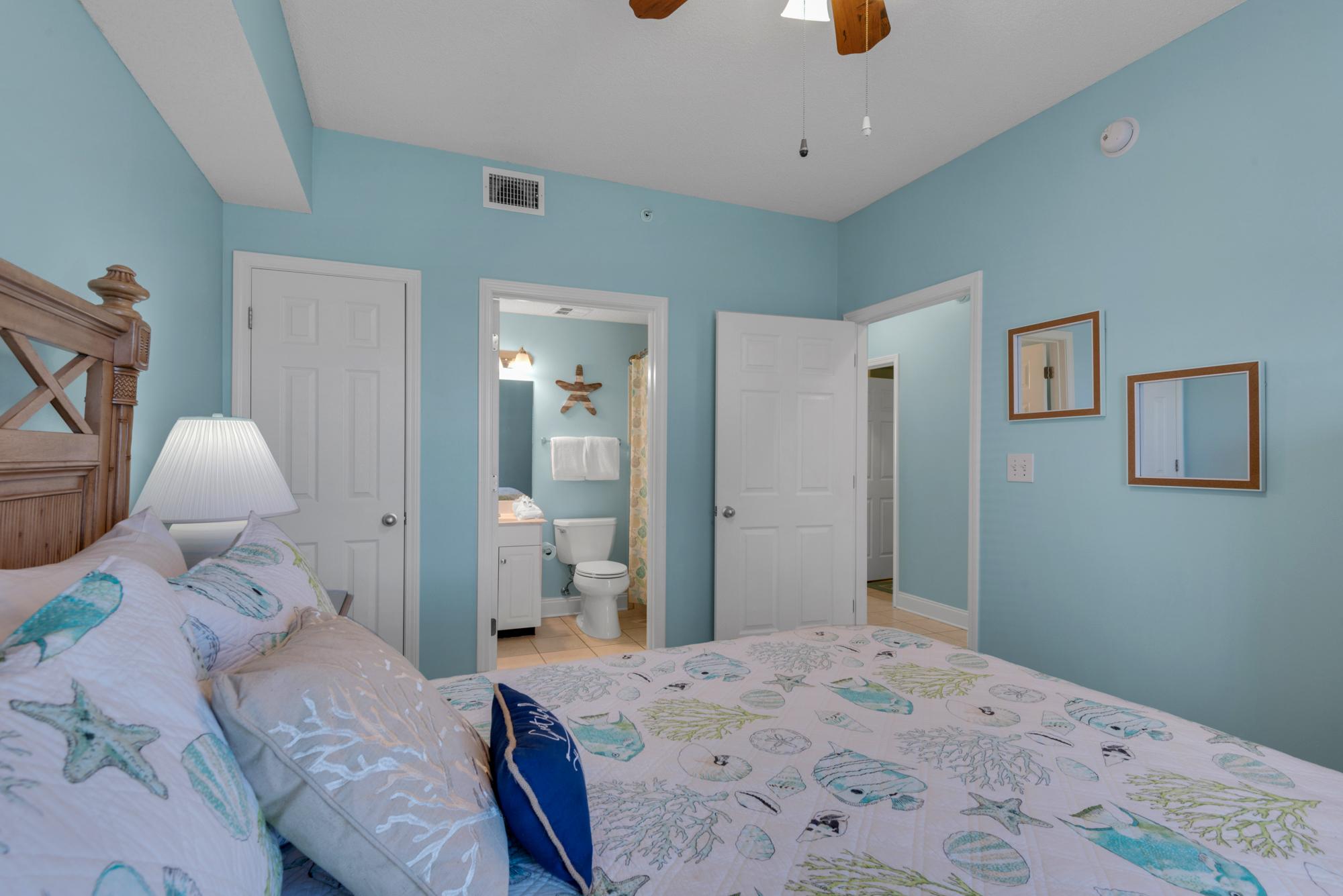Majestic Sun 701B - Queen Suite w/ HDTV, Private Bathroom