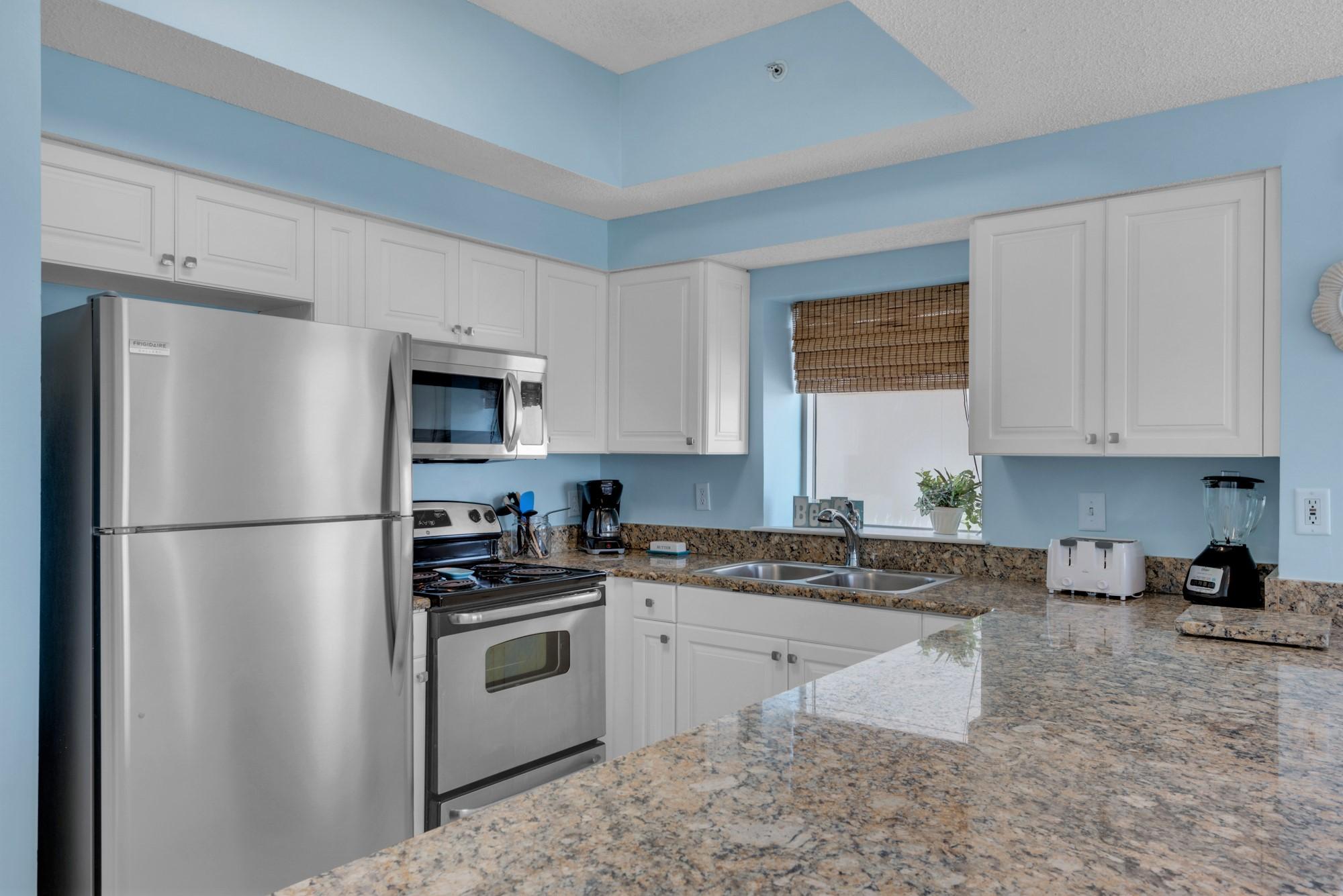 Majestic Sun 701B - Kitchen feat. Stainless Steel Appliances