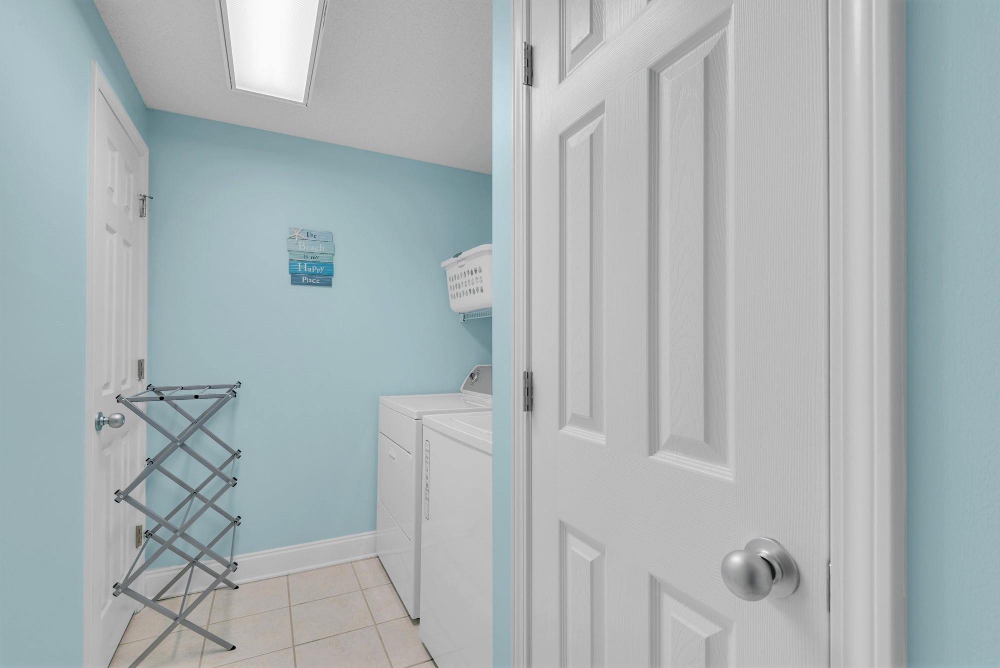 Majestic Sun 701B - Laundry Room w/ Washer and Dryer in Unit