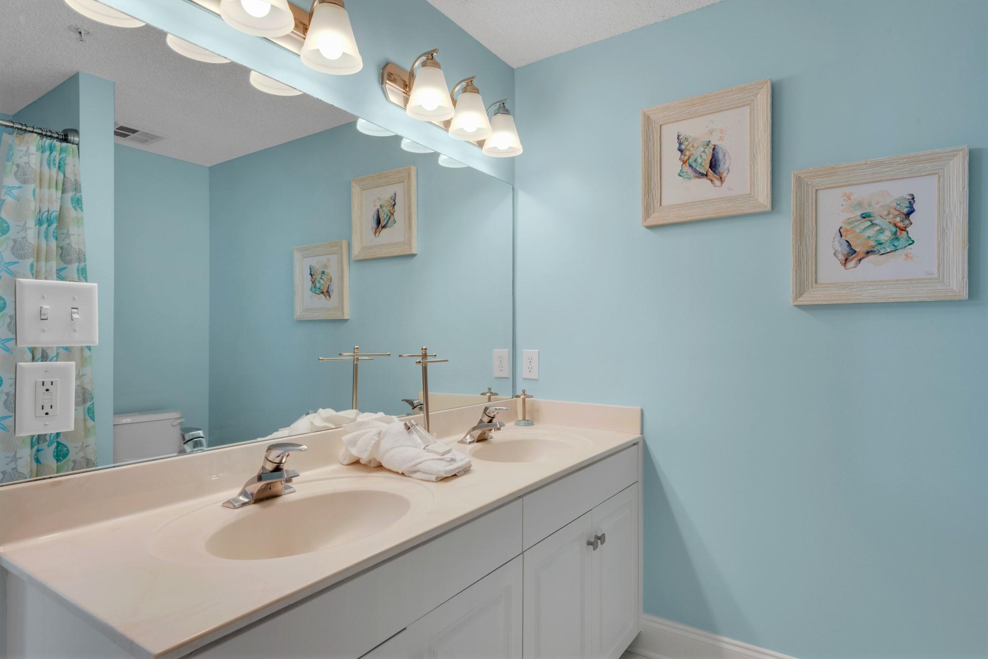 Majestic Sun 701B - Master King Suites Private Bathroom