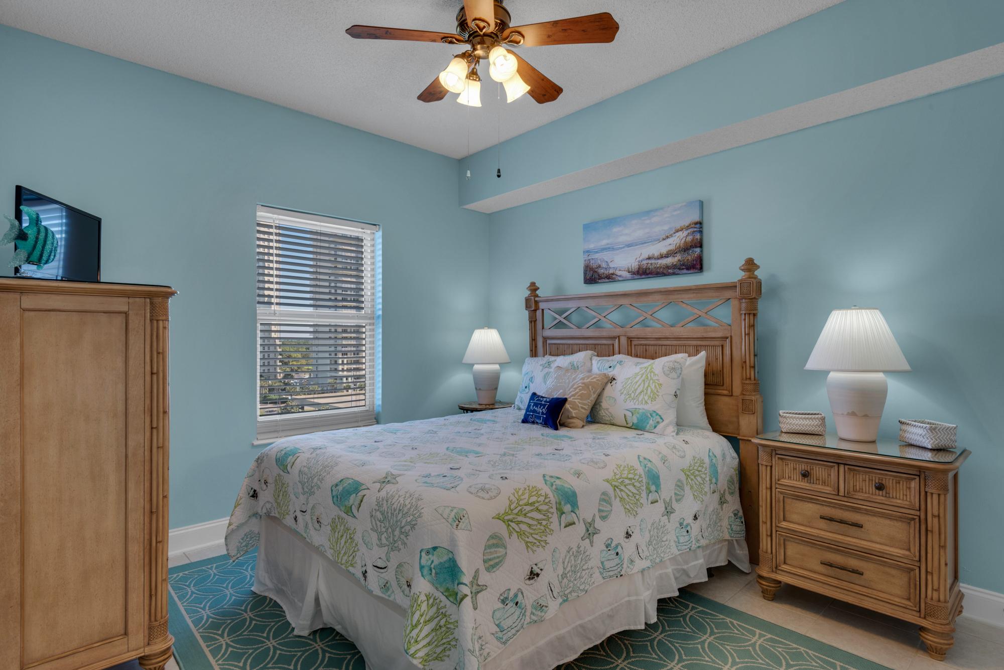 Majestic Sun 701B - Queen Suite w/ HDTV, Private Bathroom