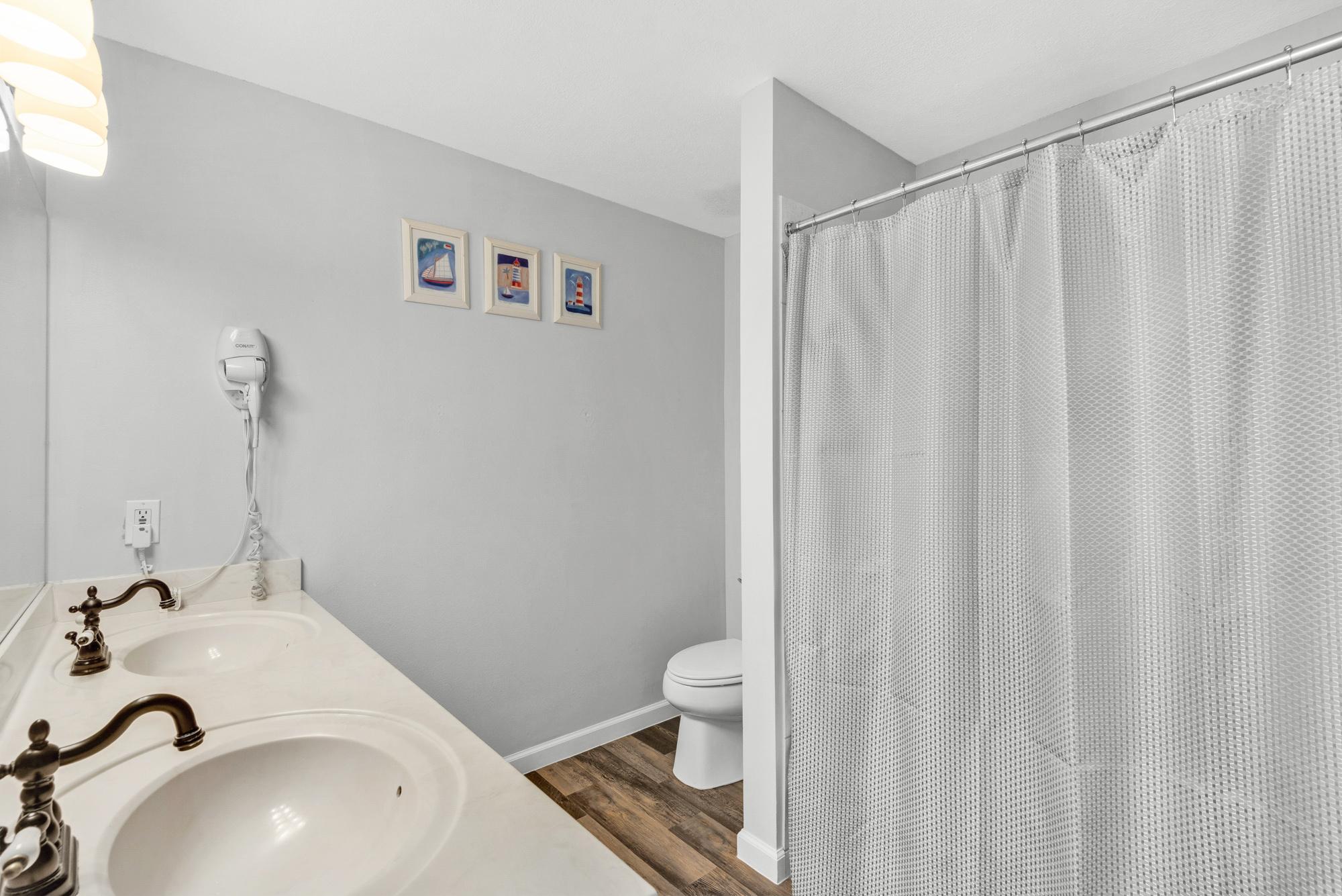 Majestic Sun 301B - Master King Suites Private Bathroom