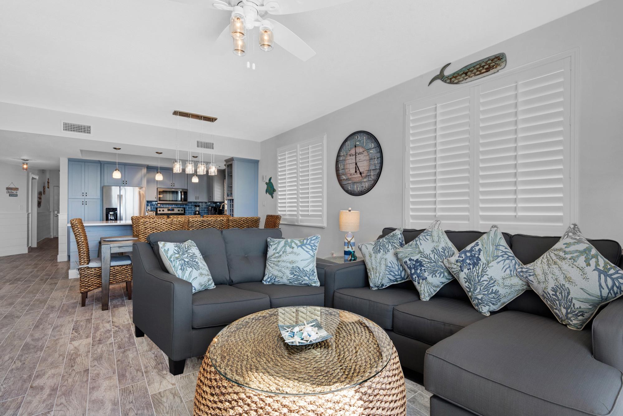 Majestic Sun 1101B - Comfortable Living Area w/ Sleeper Sofa