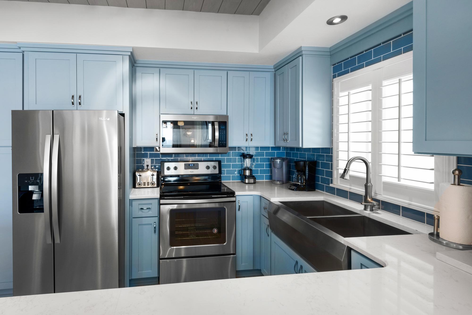 Majestic Sun 1101B - Kitchen feat NEW Stainless Steel Appliances