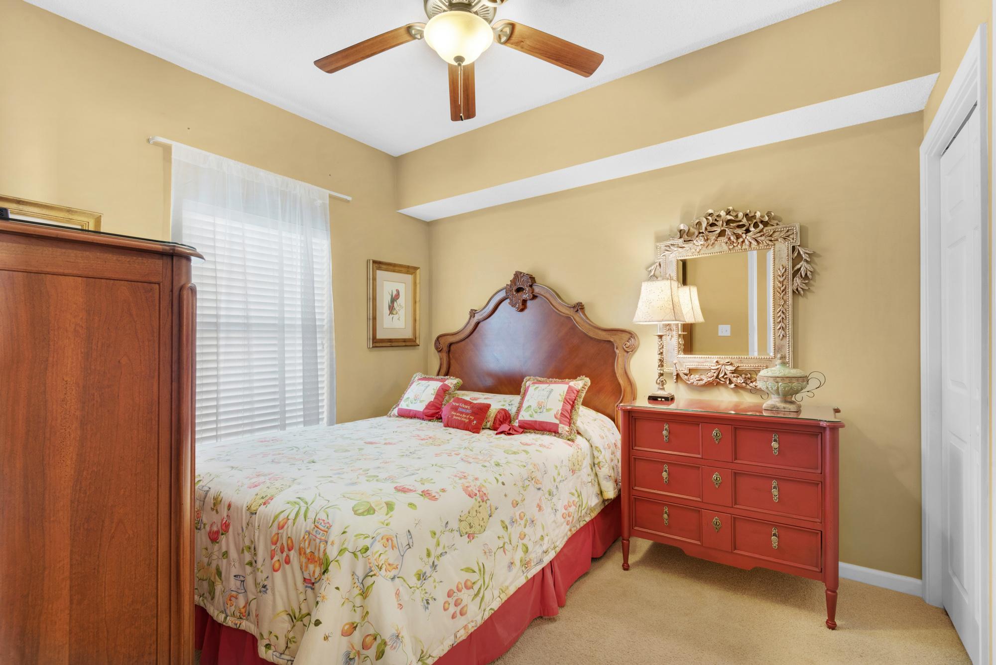 Majestic Sun 802A - Queen Room w/ HDTV and Attached Bath