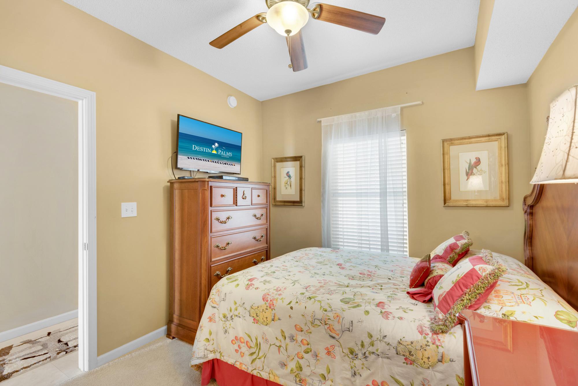 Majestic Sun 802A - Queen Room w/ HDTV and Attached Bath