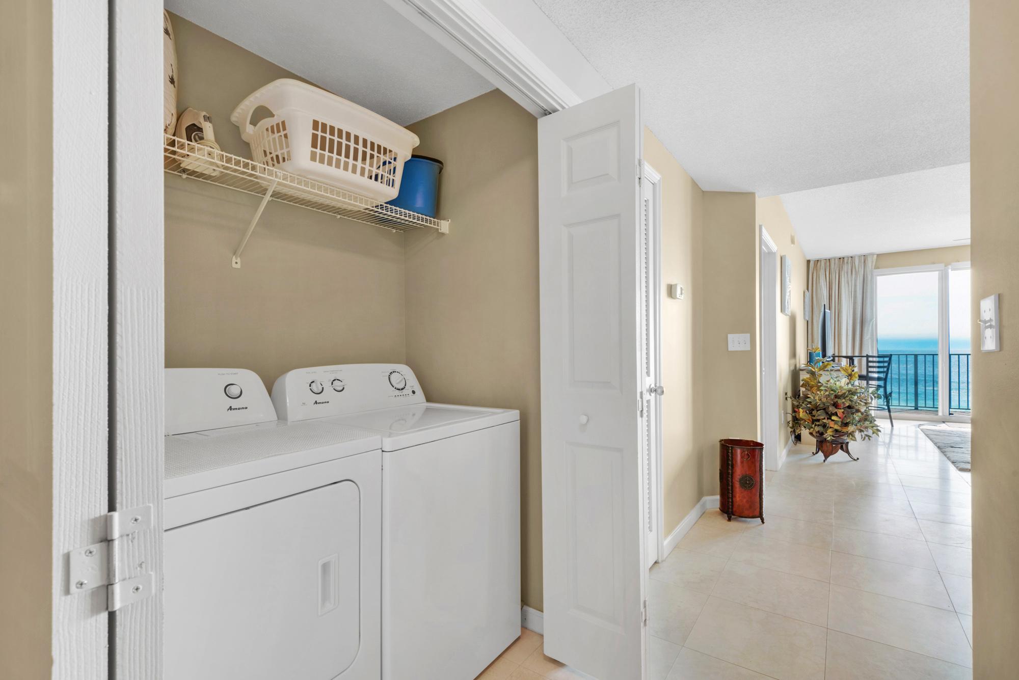 Majestic Sun 802A - Washer and Dryer in Unit