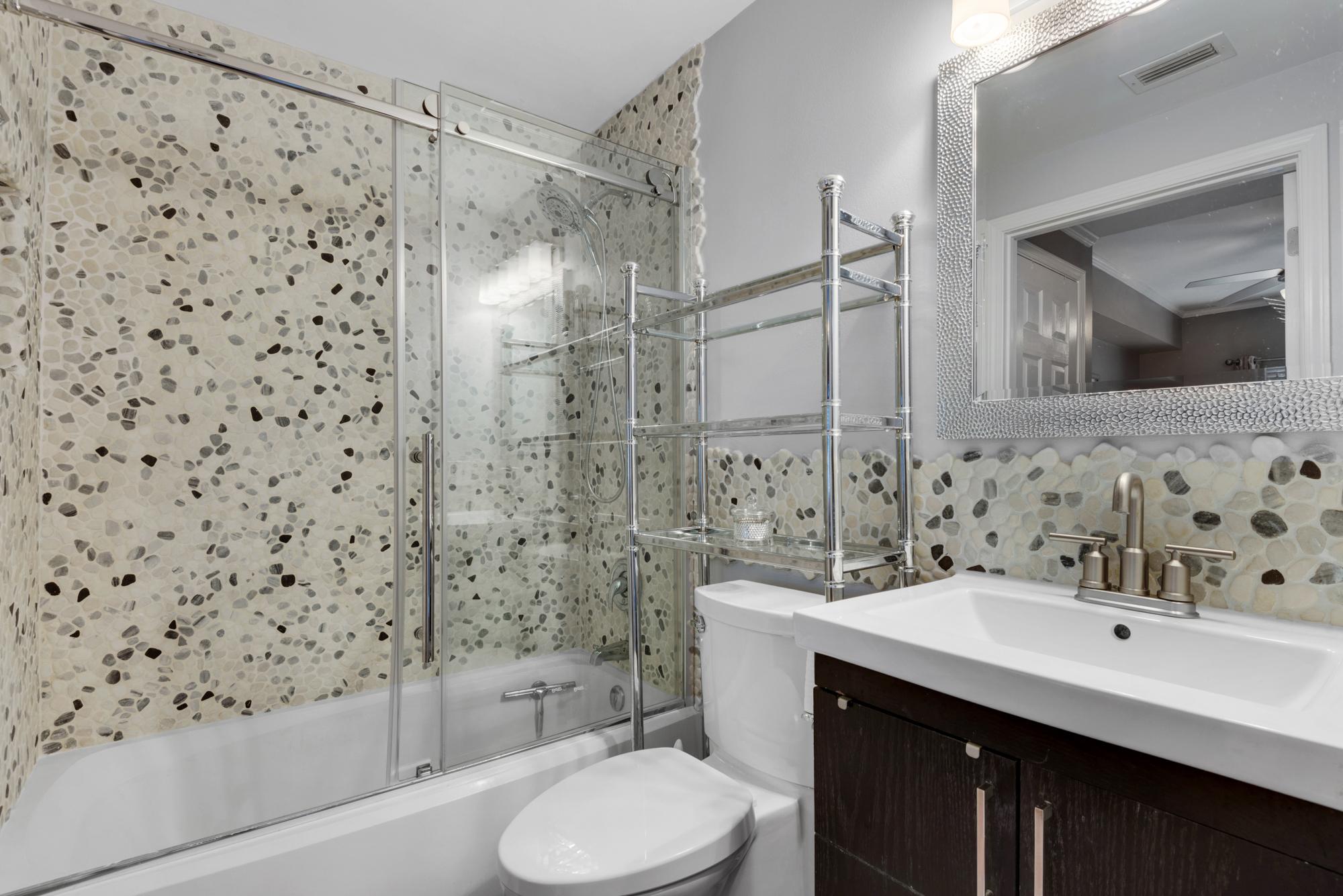 Majestic Sun 510A - Guest Rooms Attached Bathroom