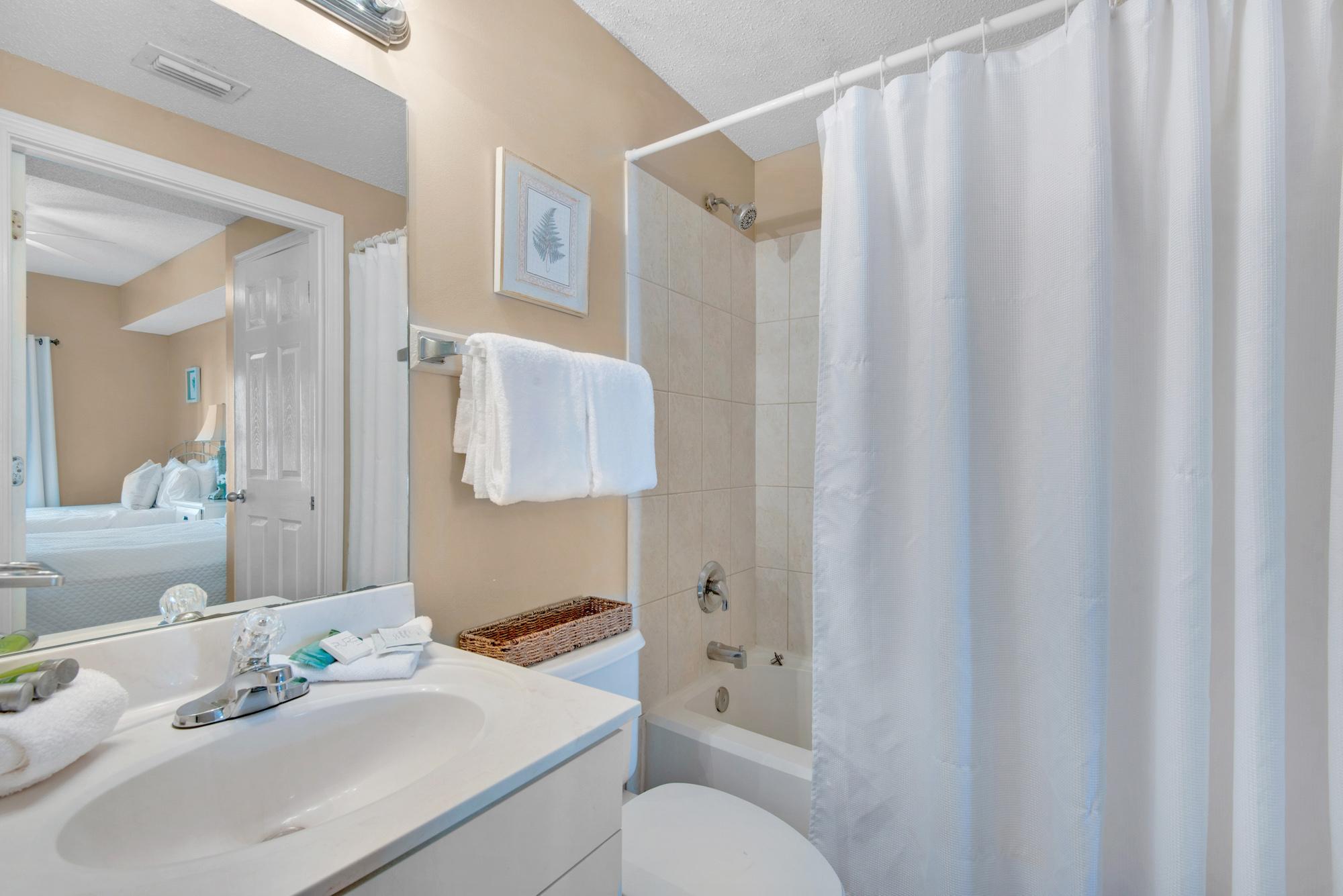 Majestic Sun 605A - Guest Room w/ 2 Fulls Attached Bathroom